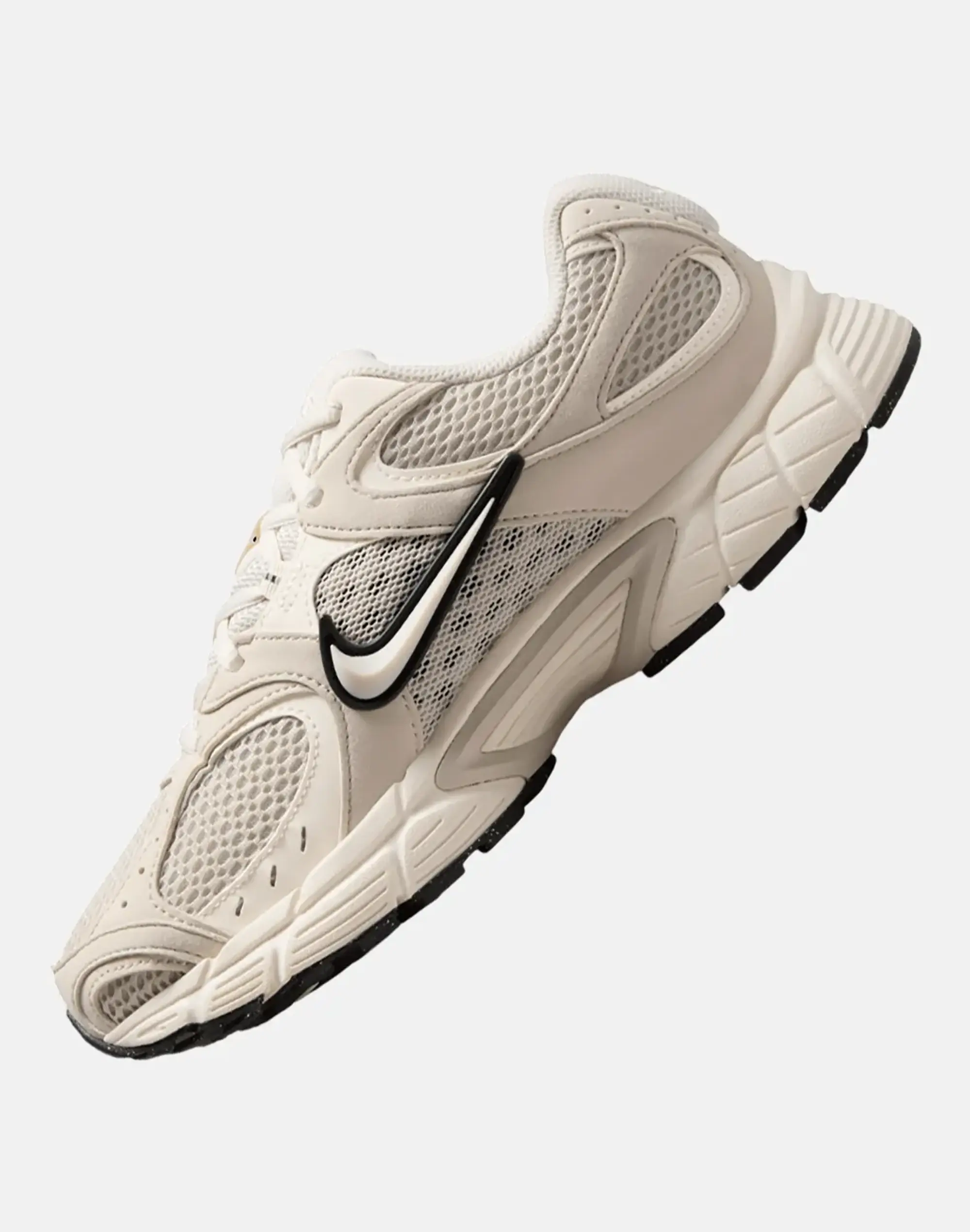 Women's Nike V5 Rnr Trainers in Cream/Black 