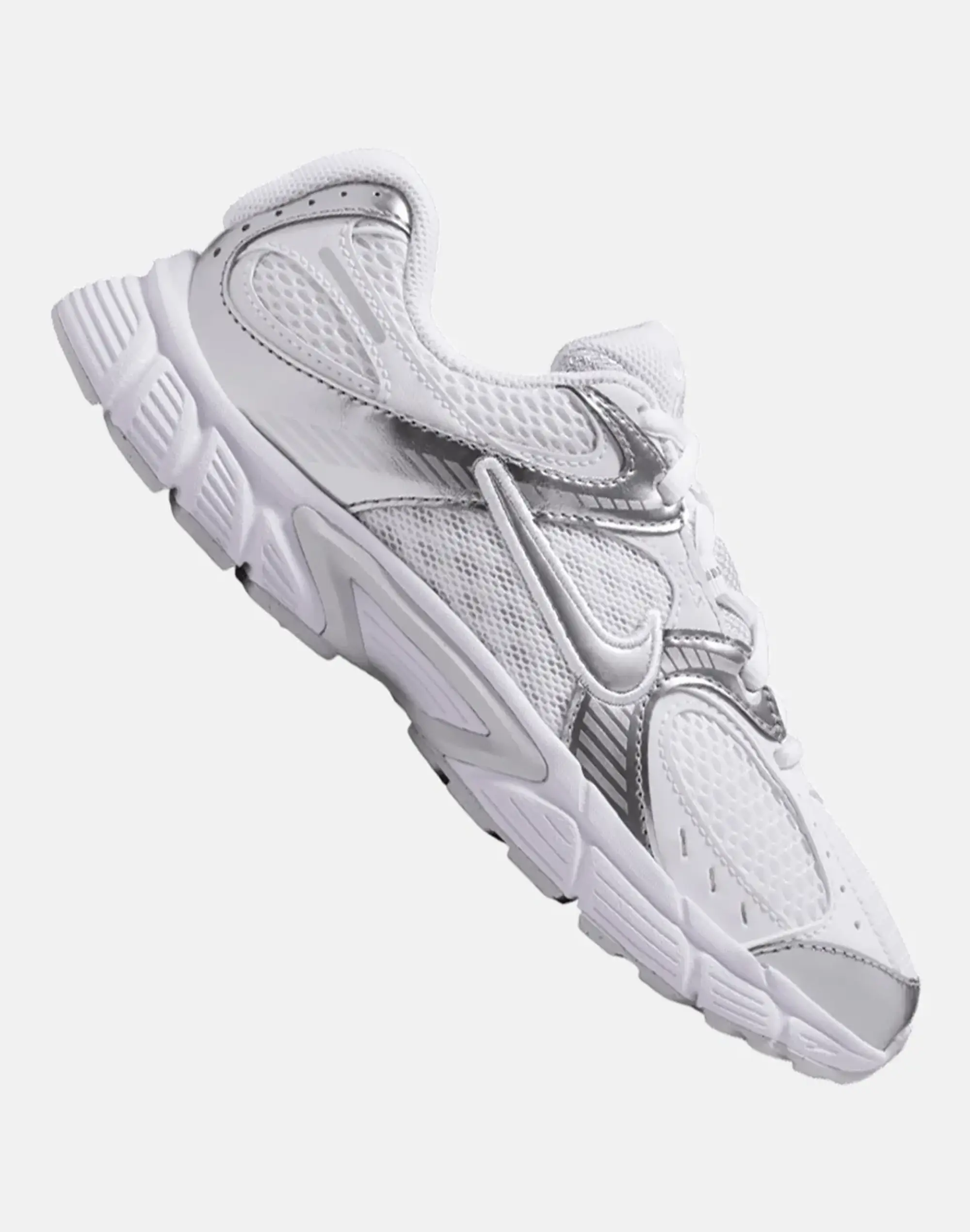 Nike Older Kids V5 Rnr Trainers in White/Silver 