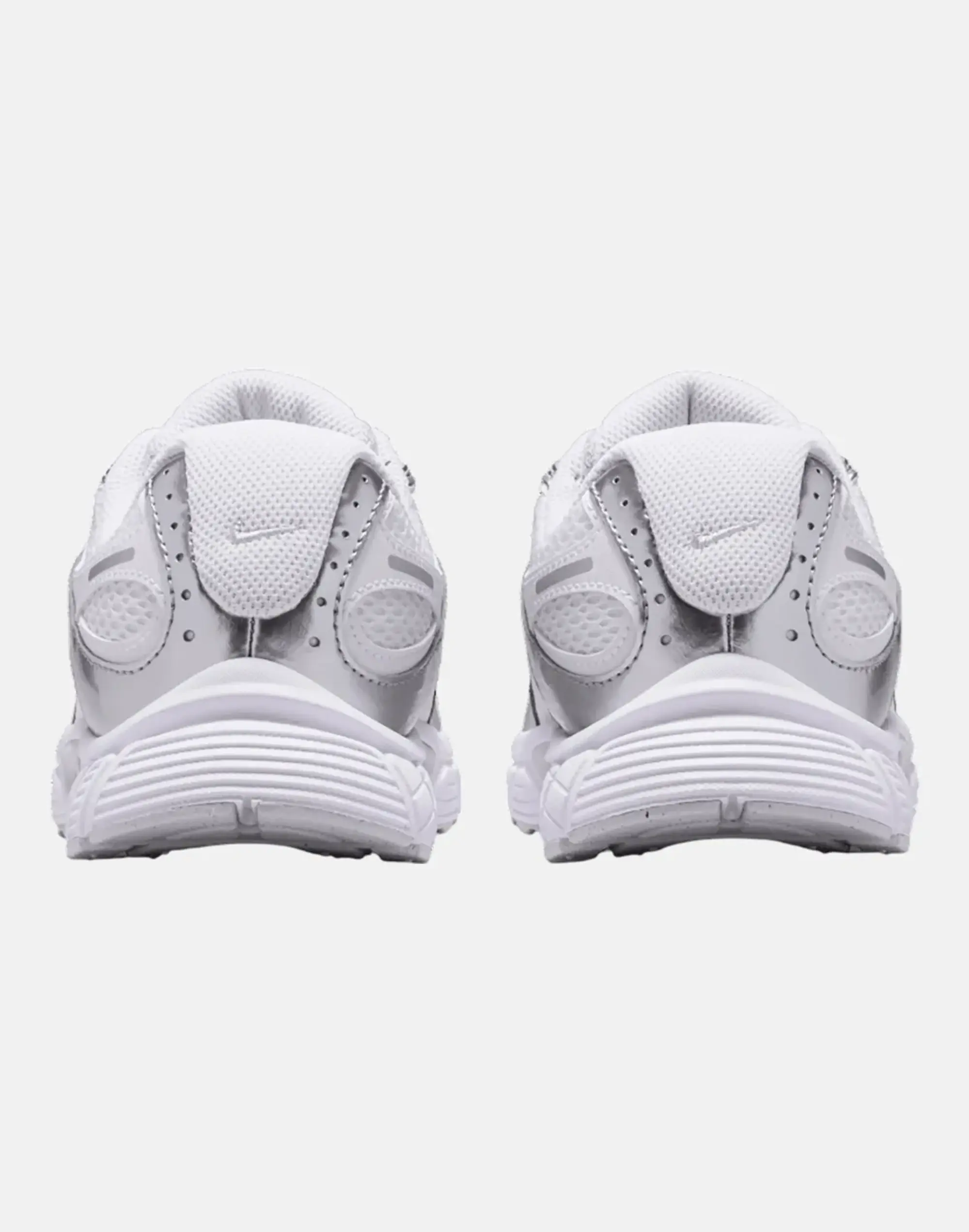 Nike Older Kids V5 Rnr Trainers in White/Silver 