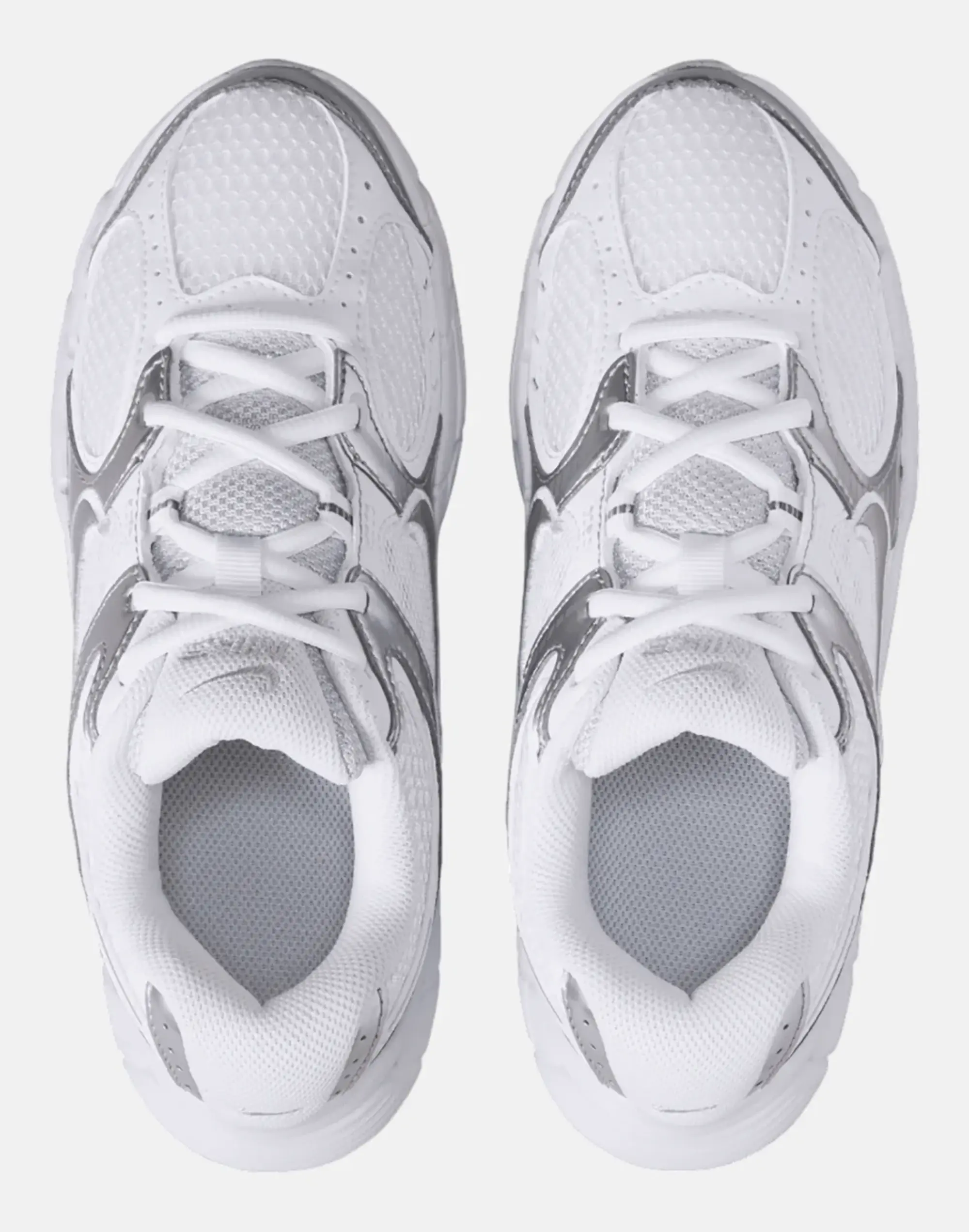 Nike Older Kids V5 Rnr Trainers in White/Silver 