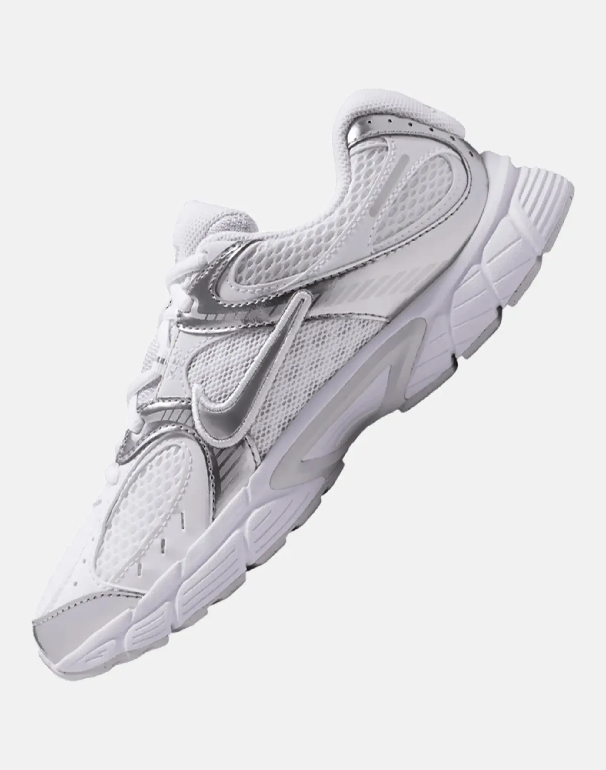 Nike Older Kids V5 Rnr Trainers in White/Silver 