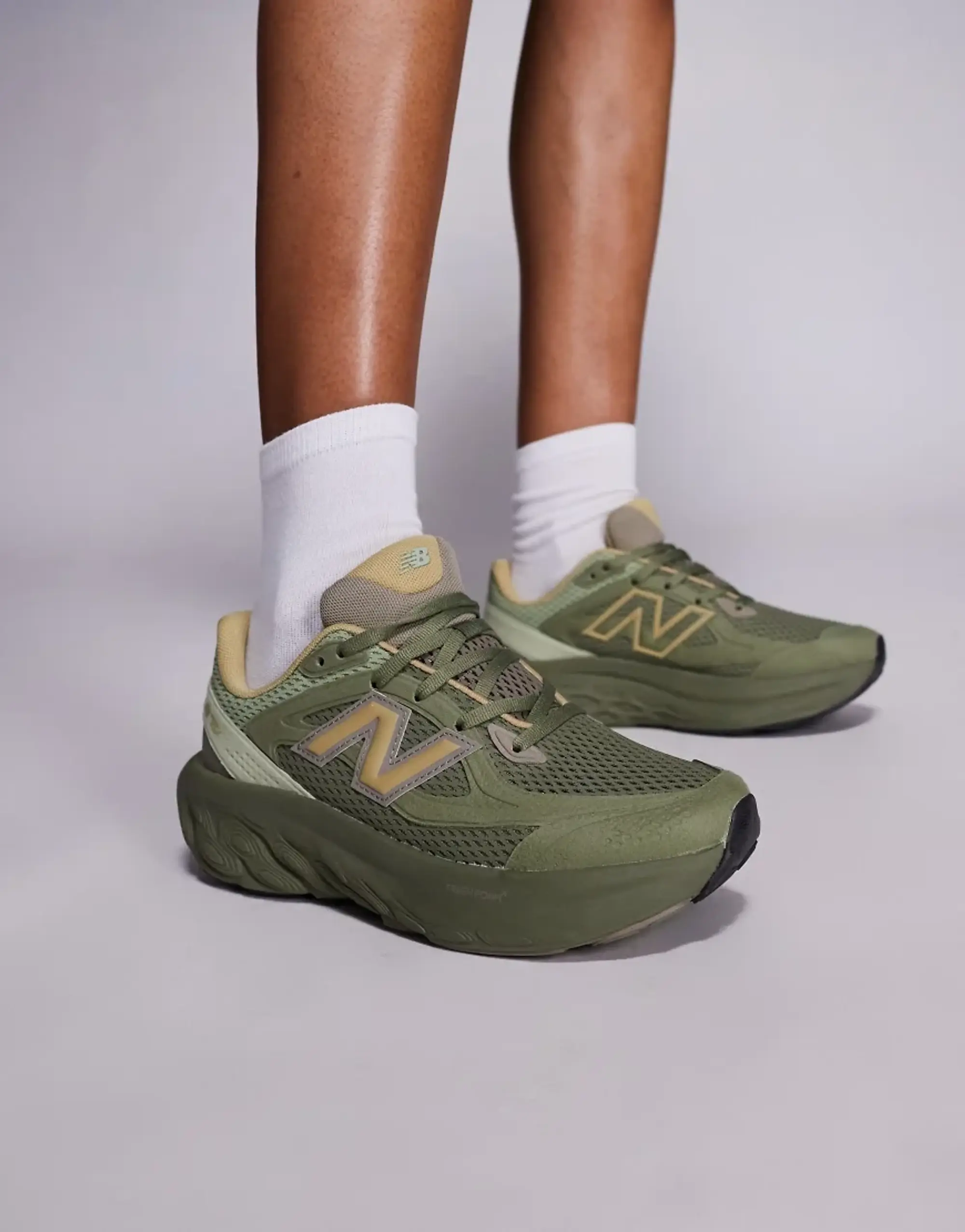 New Balance Men's 800 in Green Mesh