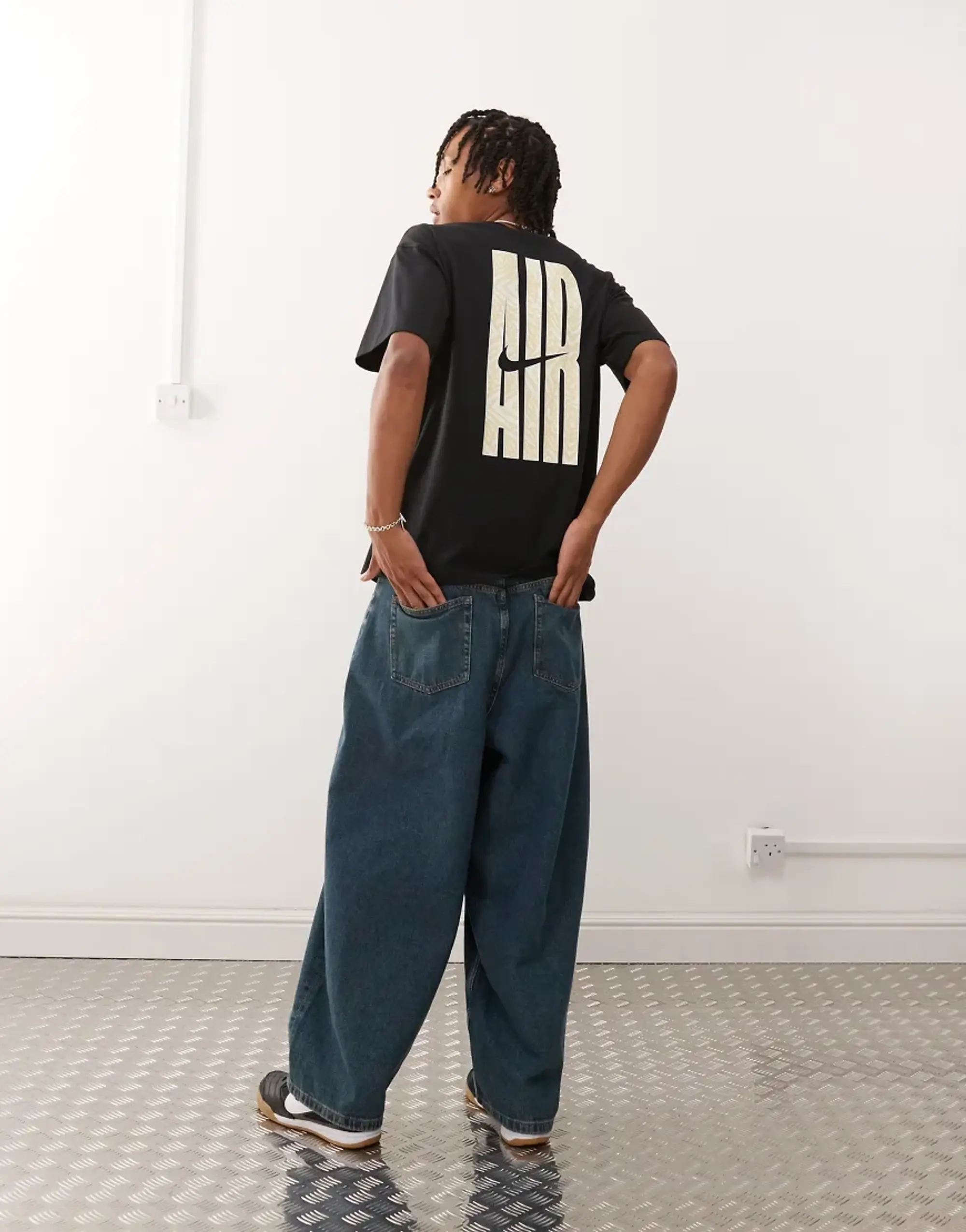 Nike Air Graphic T-Shirt In Black