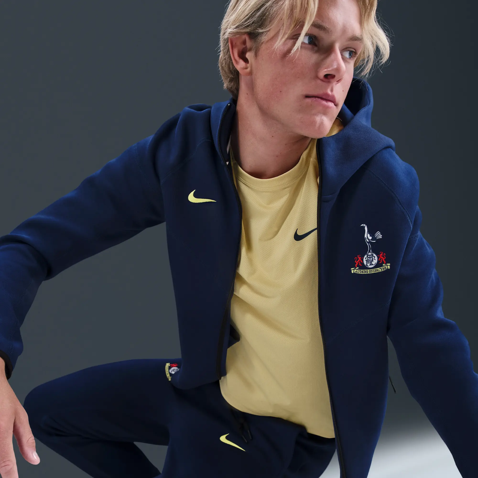 Tottenham Hotspur Tech Windrunner Nike Total 90 Football Fleece Full-Zip Jacket - Blue - Sustainable Materials