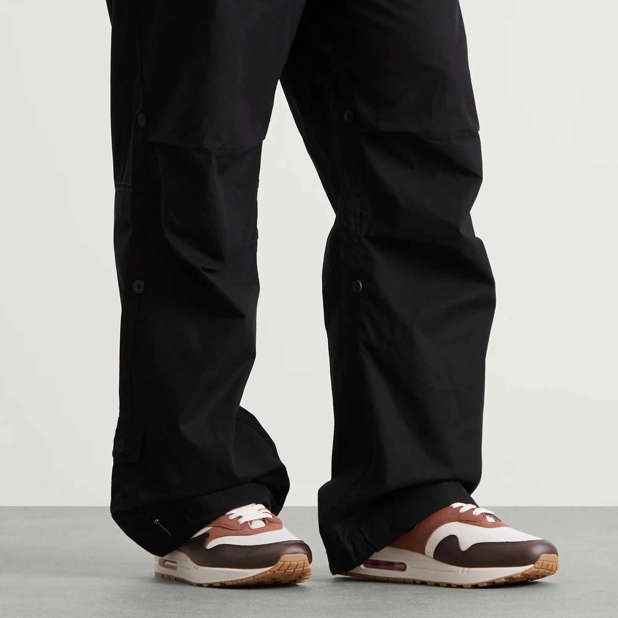 Nike Men's Air Max 1 Ess Sneaker Brown/Orange