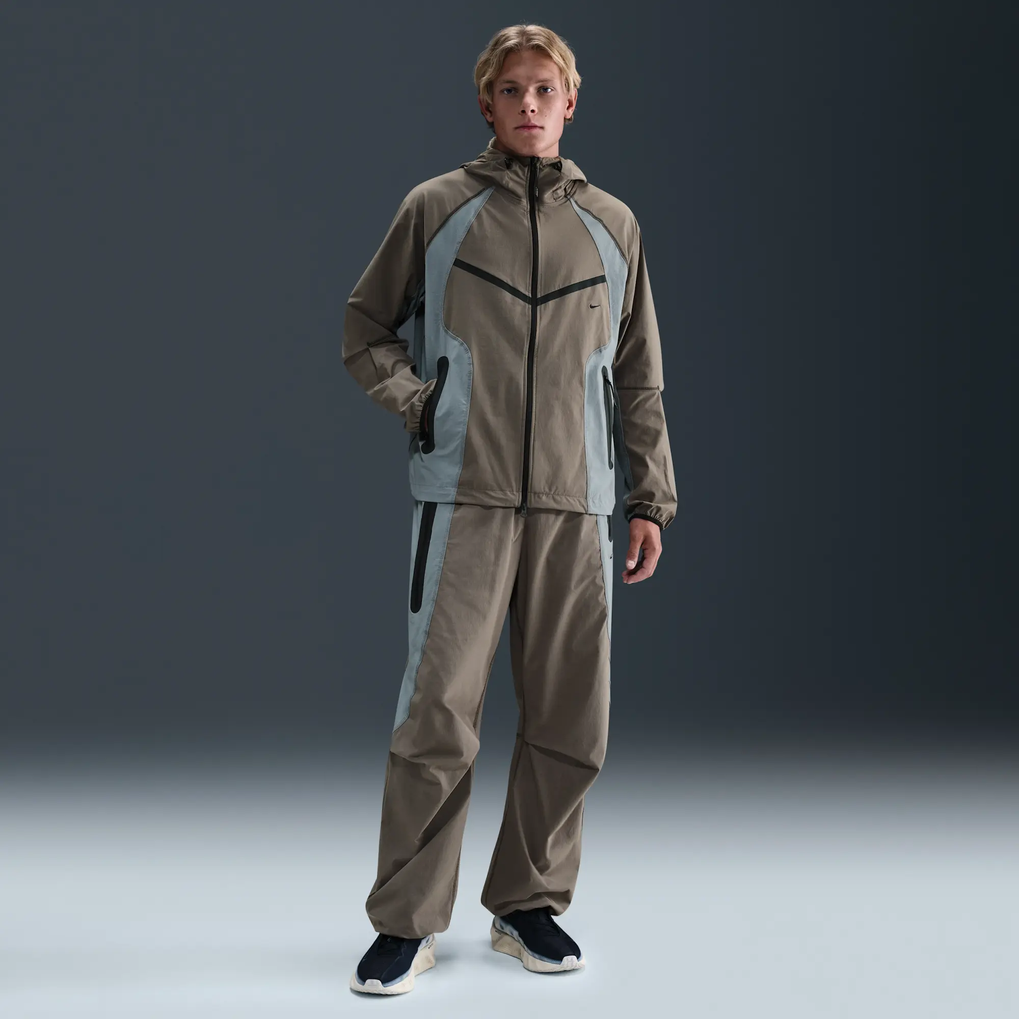 Nike Tech Men's Dri-FIT Woven Colour-Block Windrunner Loose Jacket - Grey - Nylon/Elastane