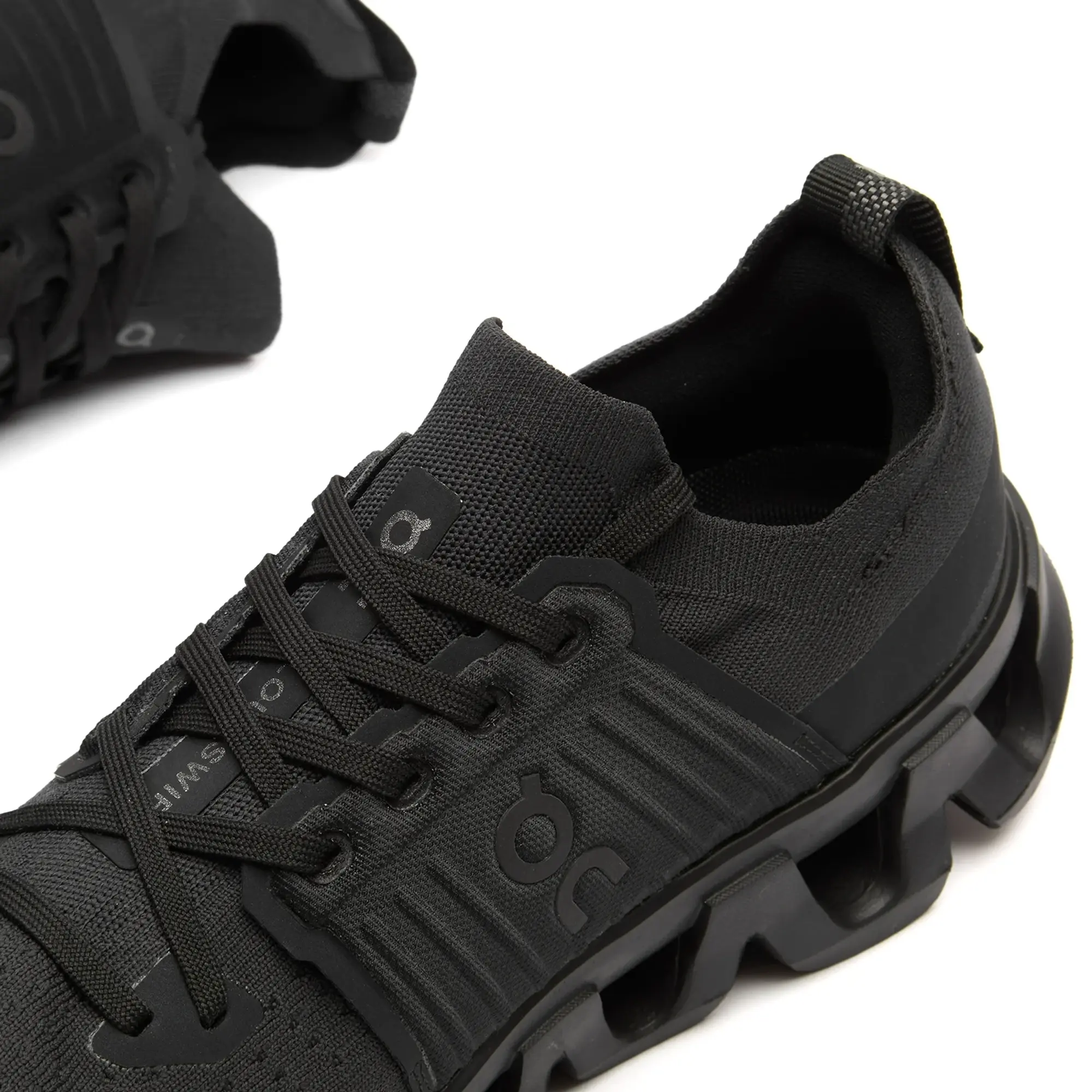 ON Men's Cloudswift 4 Sneakers Black / Eclipse