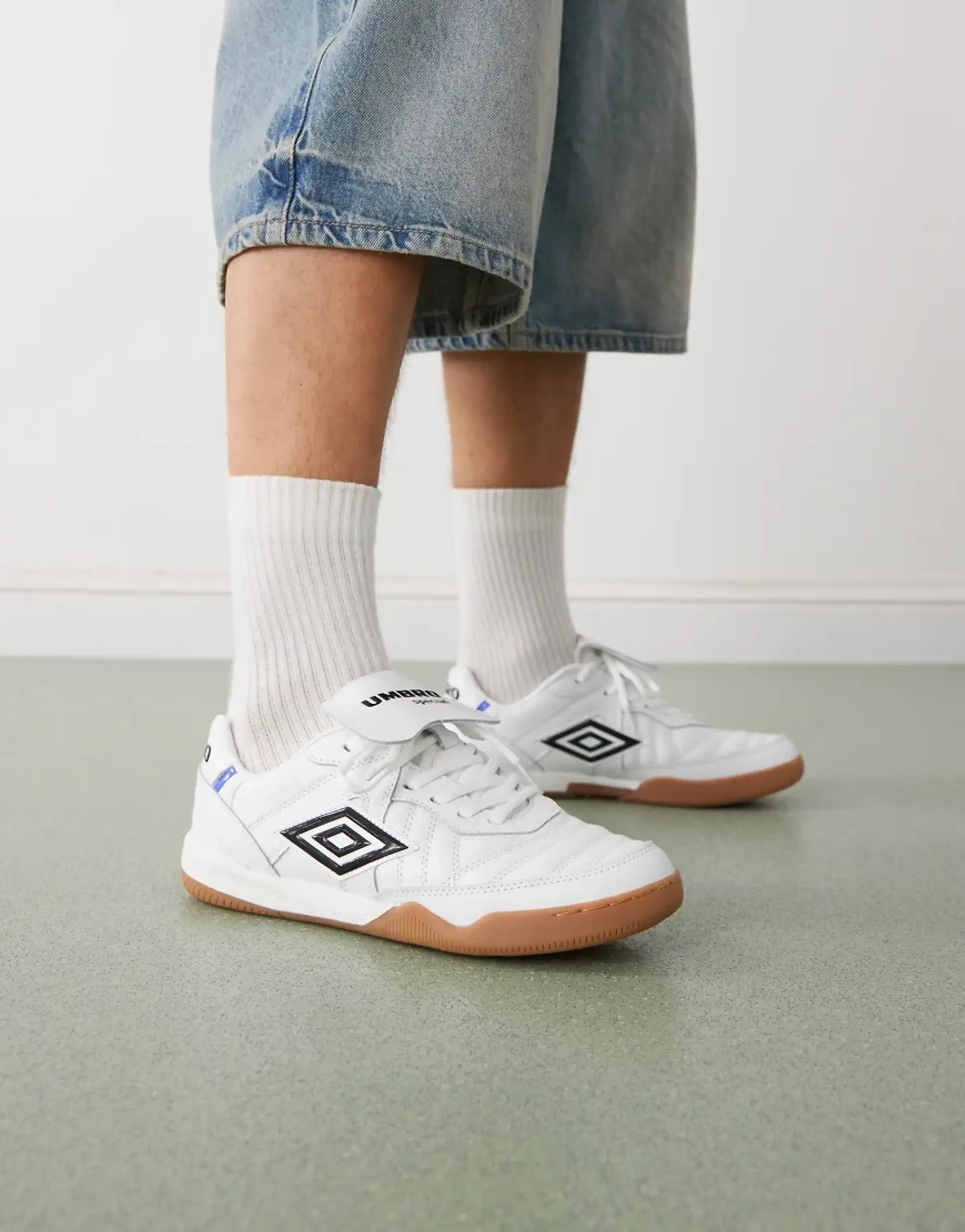 Umbro Speciali Leather Trainers In White