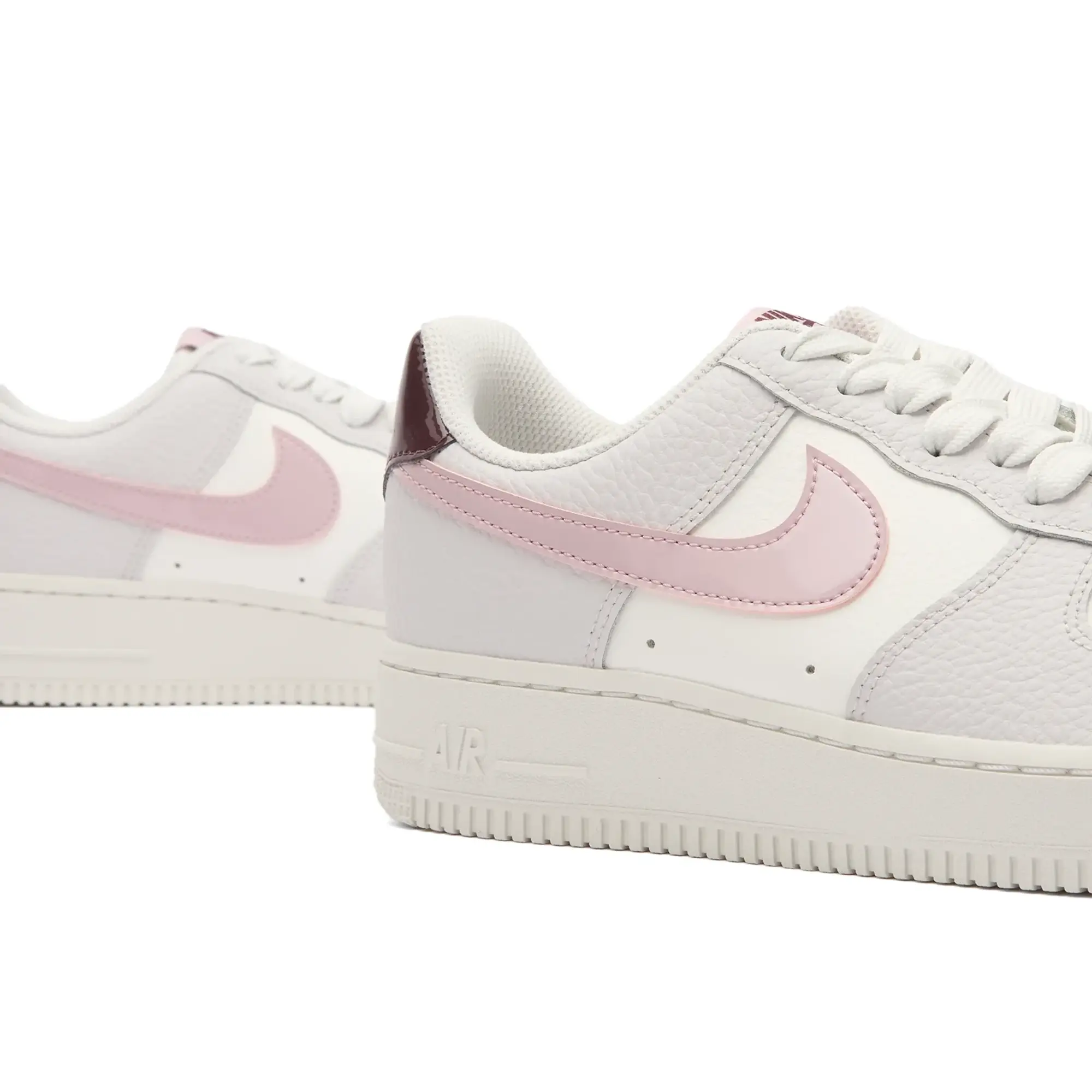 Nike Women's Air Force 1 '07 Se Emea Sneaker White/Plum/Burgundy