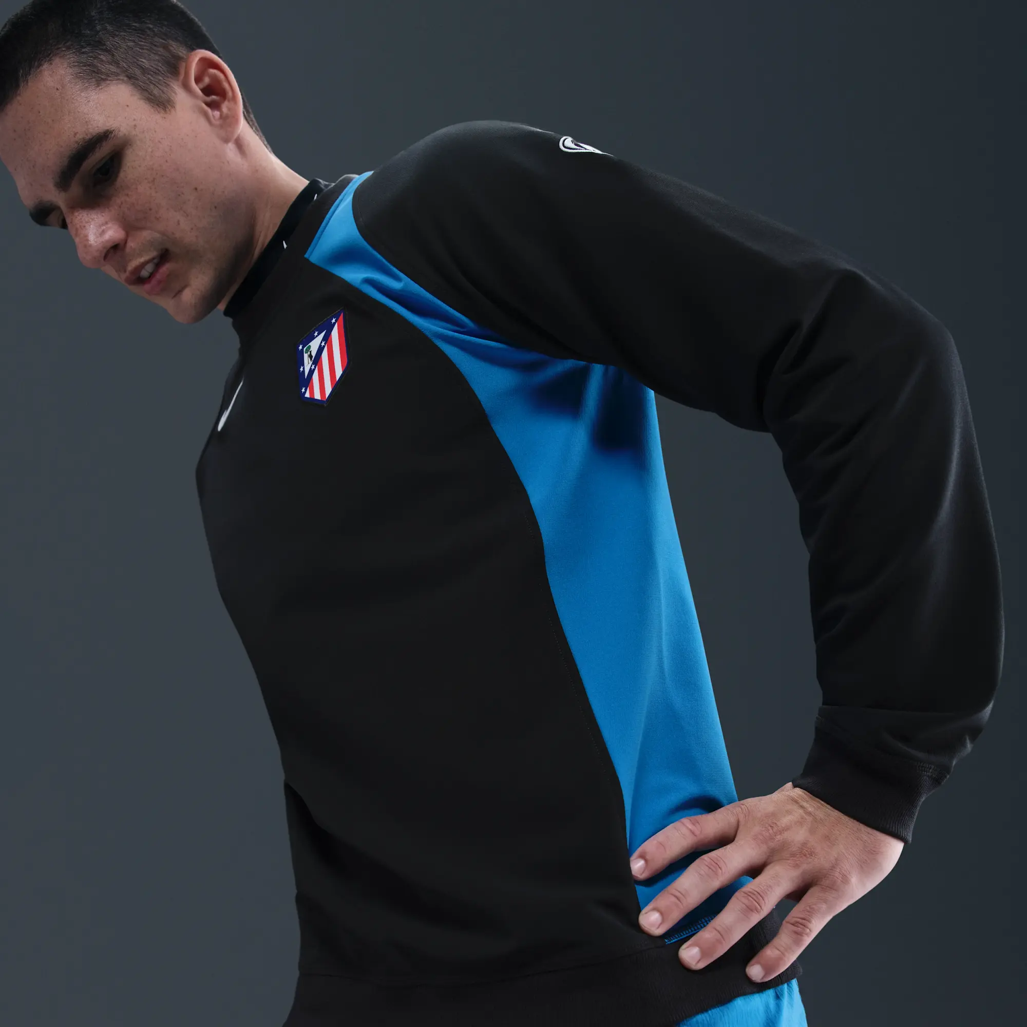 Atlético Madrid Third Men's Nike Total 90 Football Crew-Neck Top - Black - Sustainable Materials