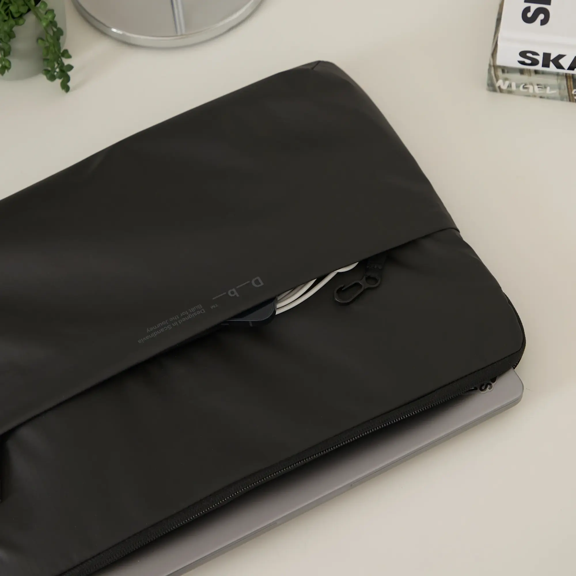Db Journey Ramverk Laptop Sleeve - 16" Black Out