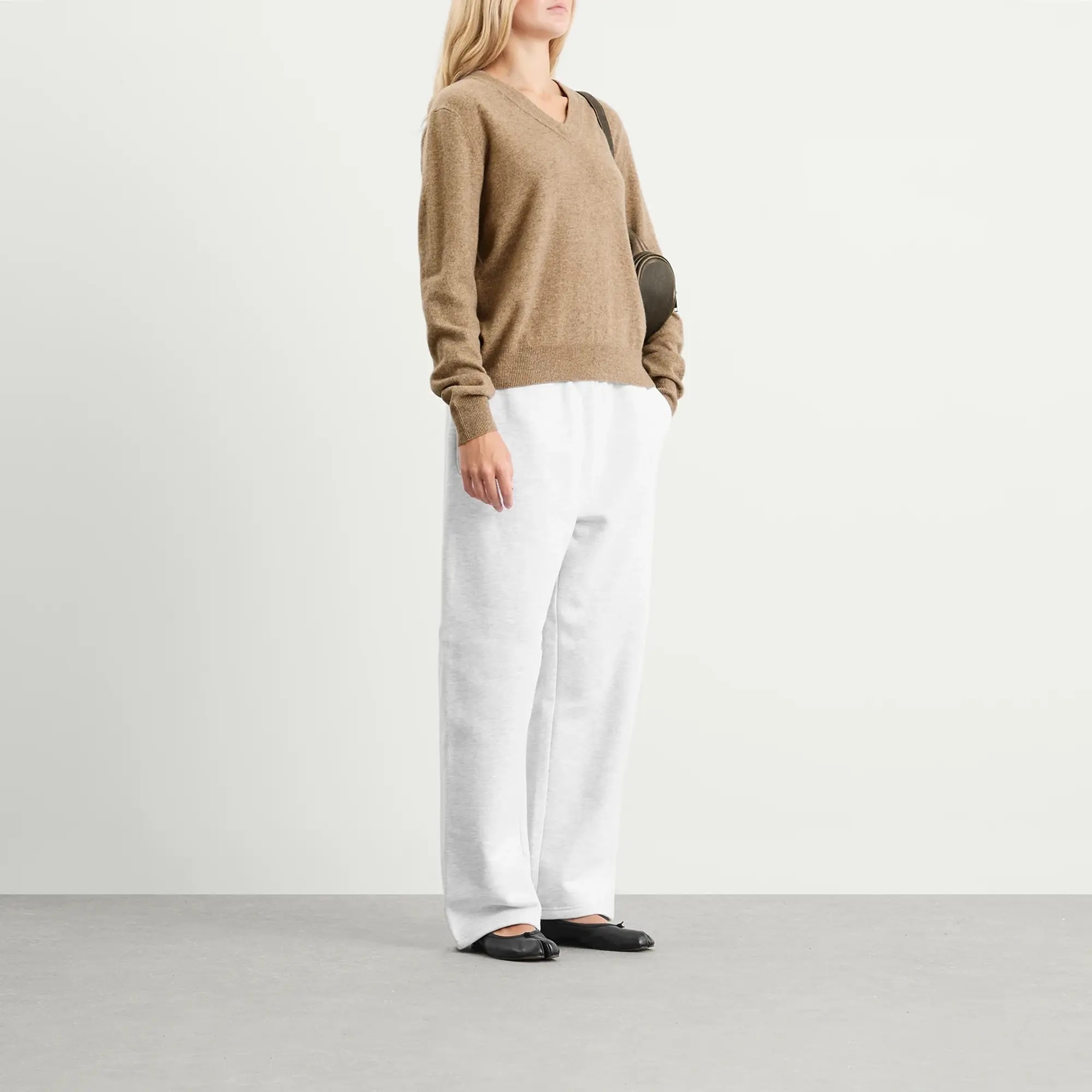 Entire Studios Women's Knitted V-Neck Jumper Camel