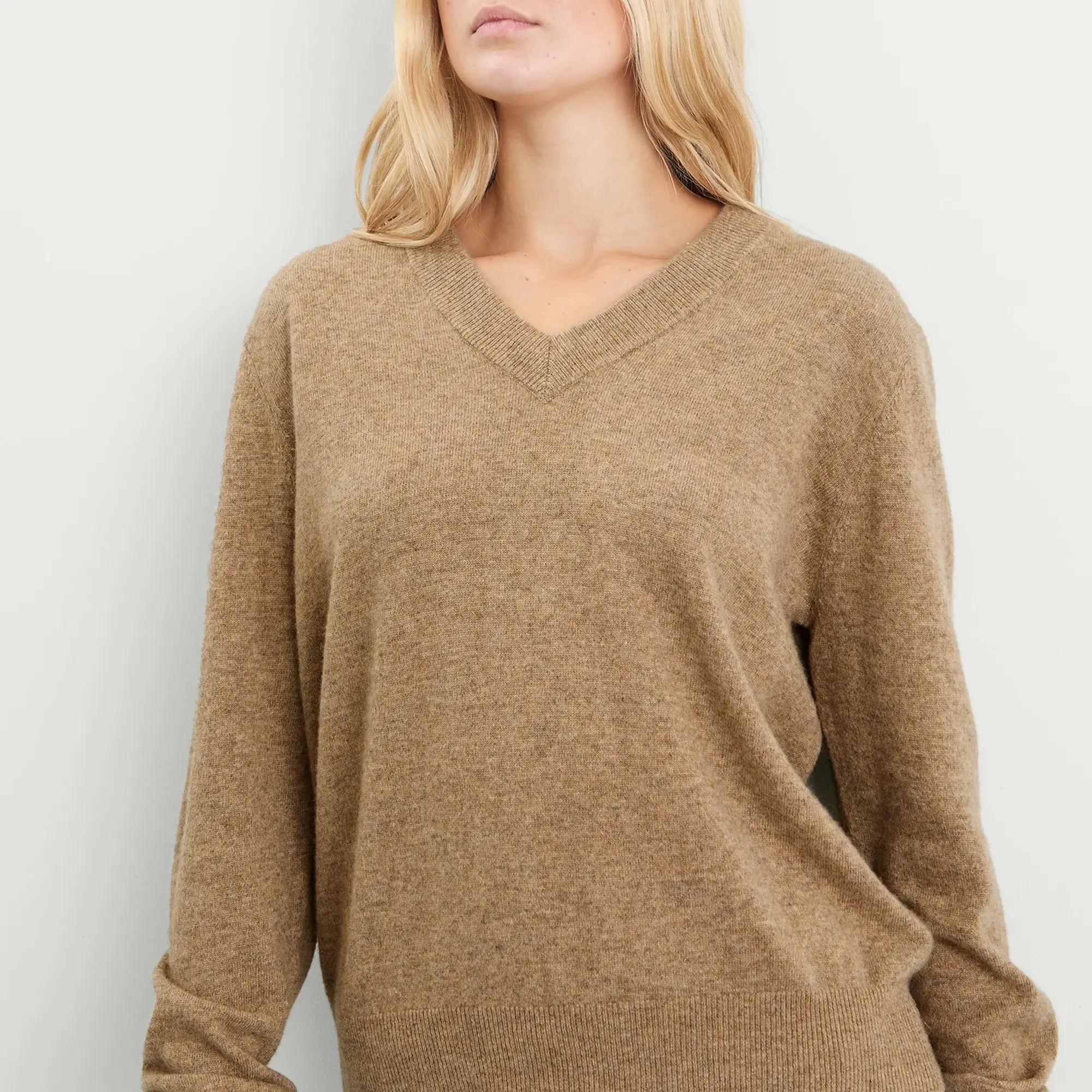 Entire Studios Women's Knitted V-Neck Jumper Camel