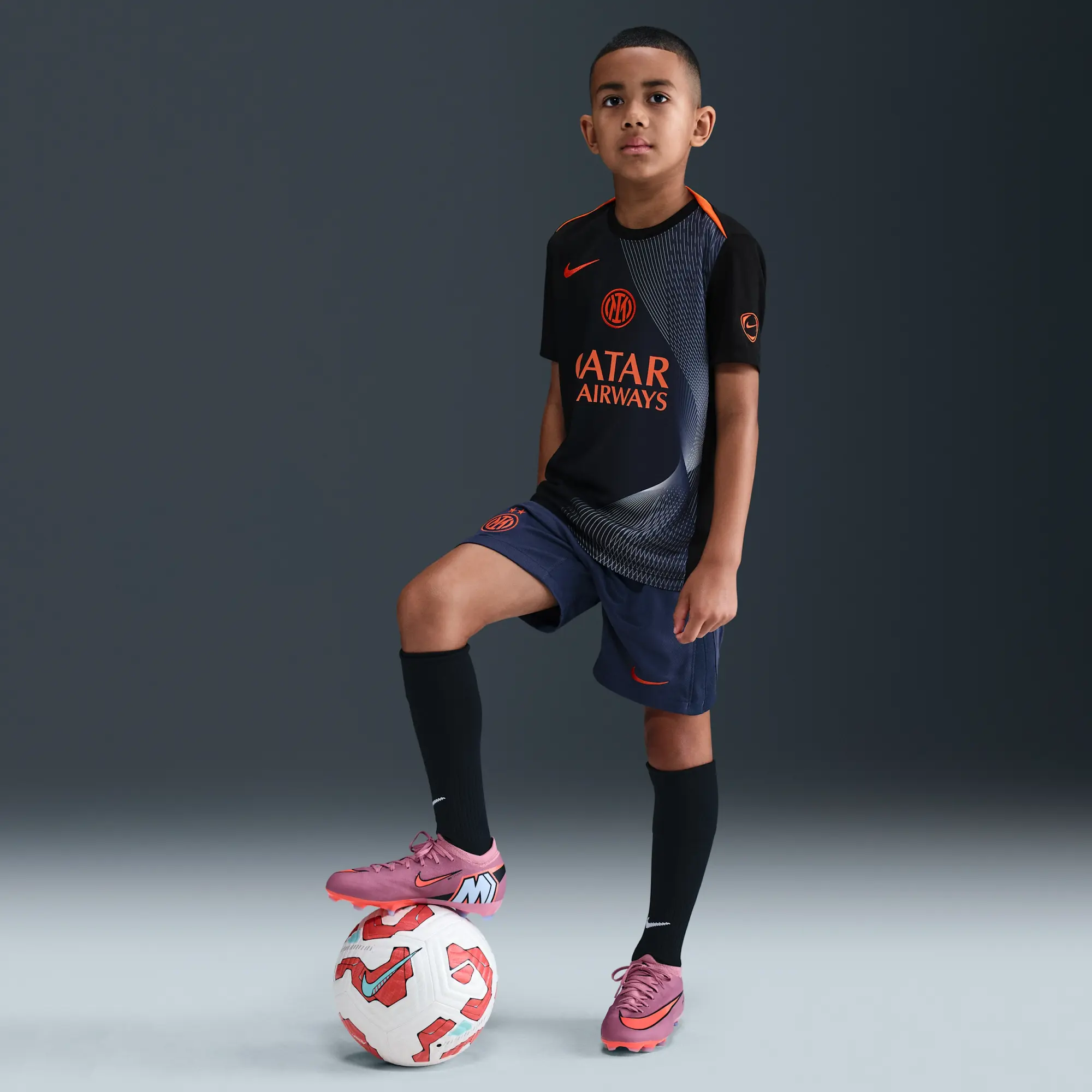 Inter Milan Academy Pro Third Older Kids' Nike Dri-FIT Total 90 Football Pre-Match Top - Black - Polyester