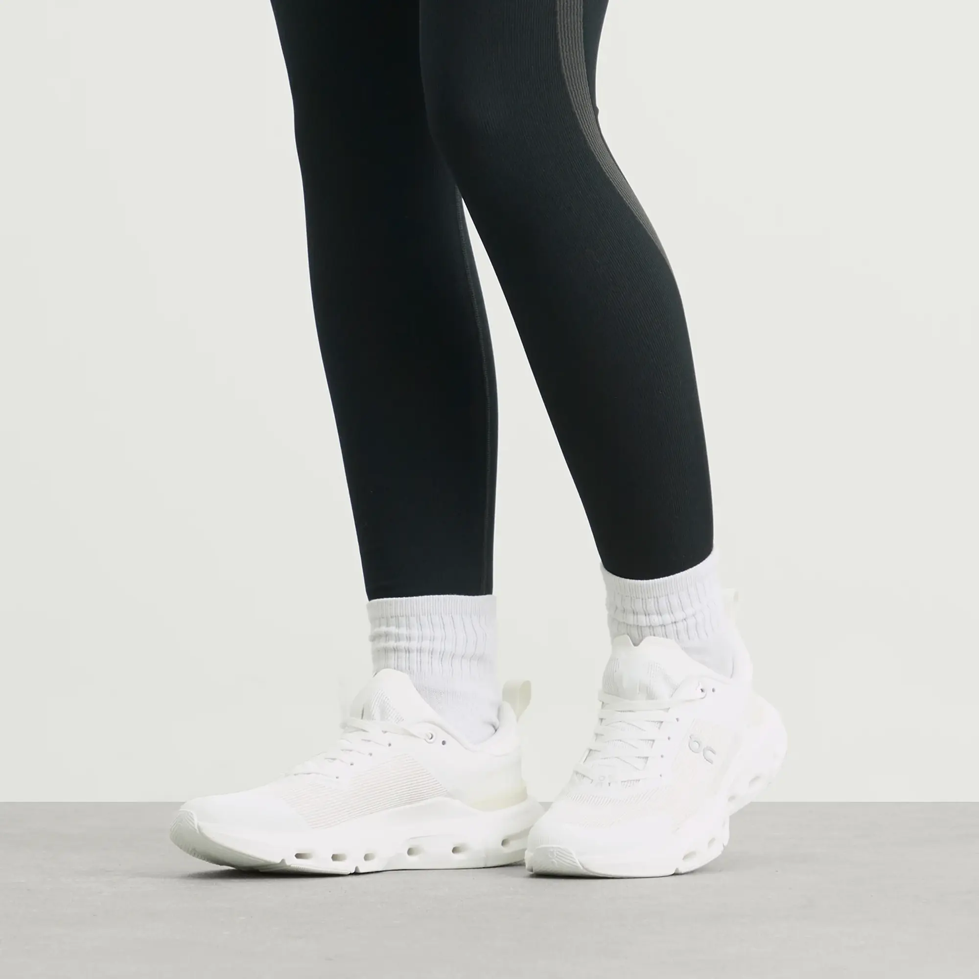 ON Women's Cloudpulse Next Sneakers White/Ice