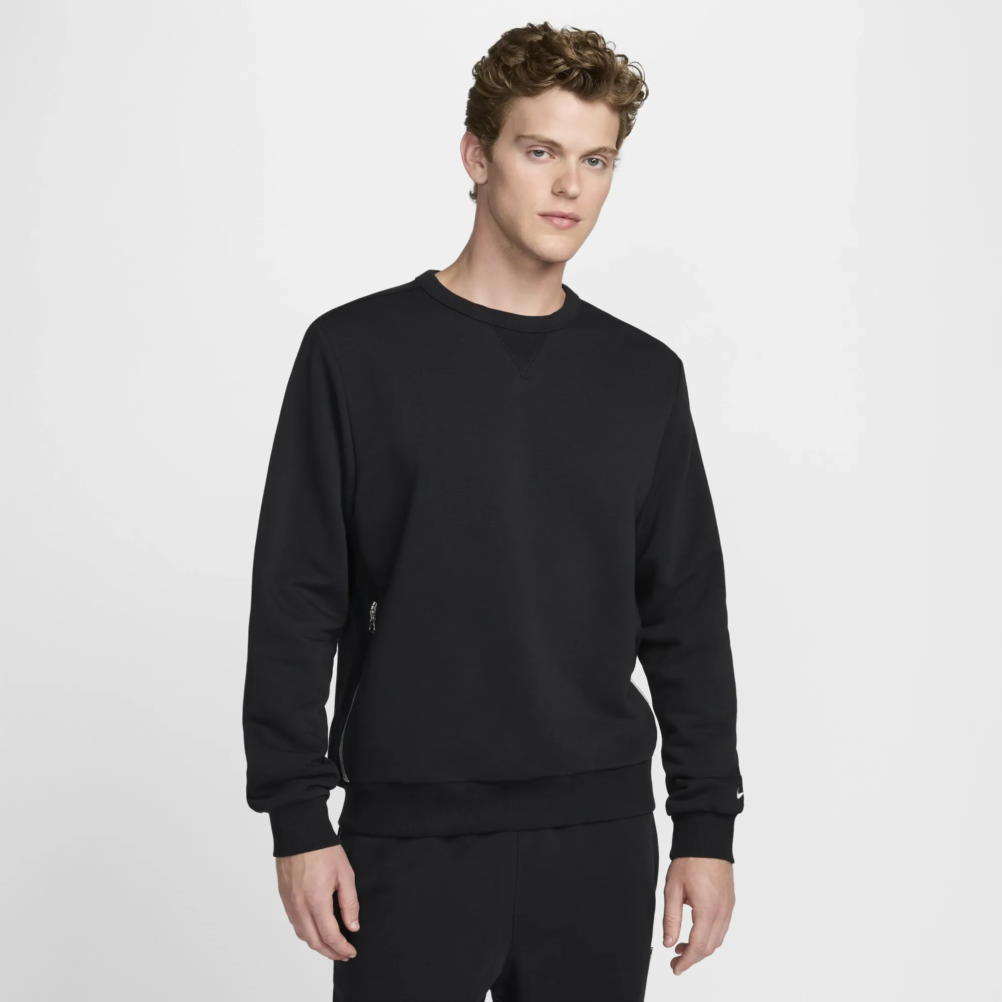 Nike Standard Issue Men's Dri-FIT Basketball Crew-Neck Sweatshirt - Black - Sustainable Blends Minimum