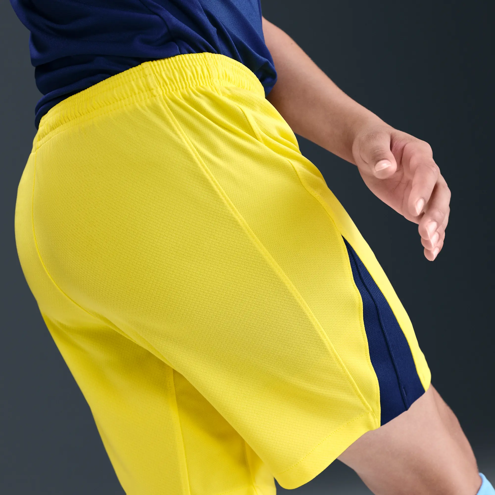 Tottenham Hotspur 2025/26 Stadium Third Older Kids' Nike Dri-FIT Total 90 Football Replica Shorts - Yellow - Polyester