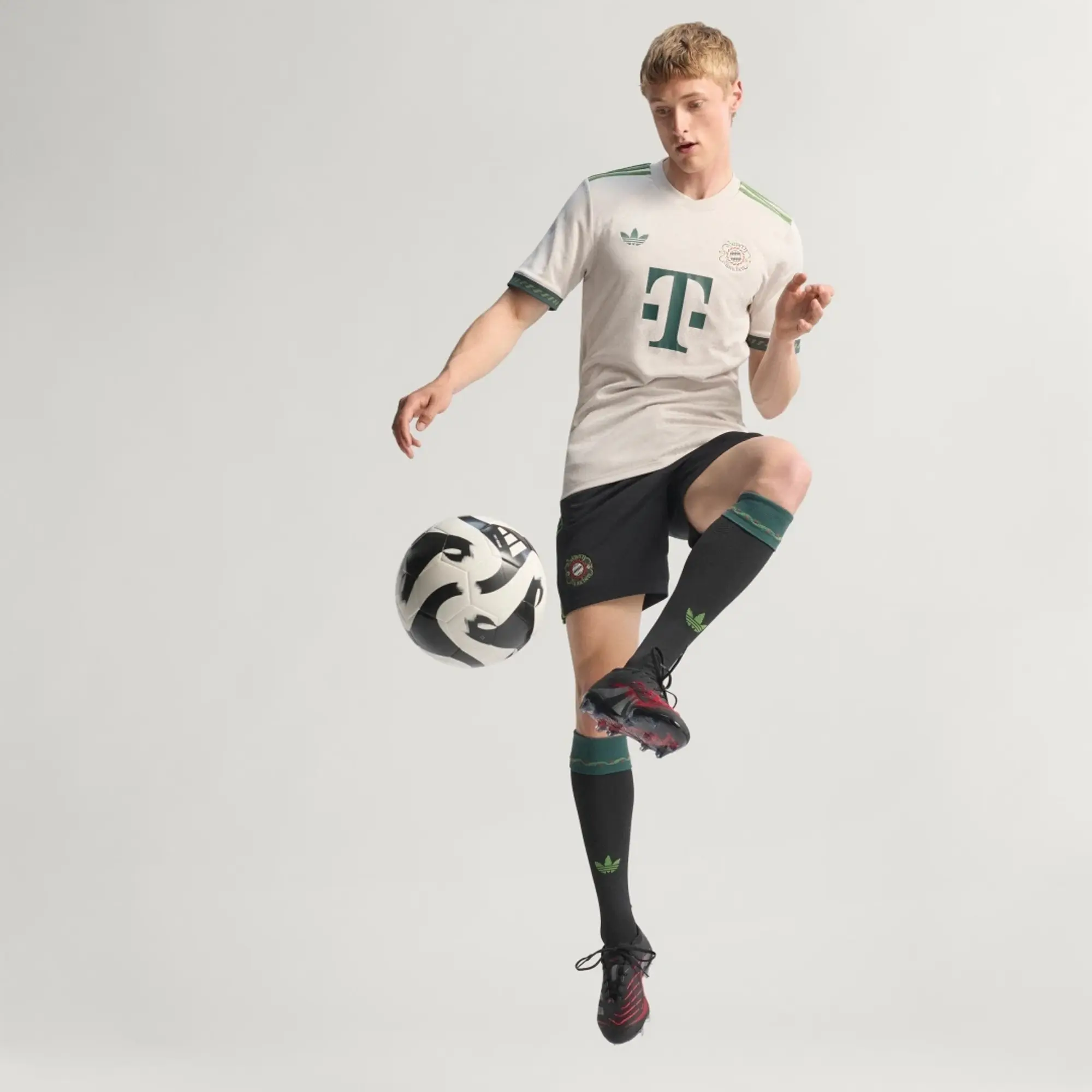 adidas FC Bayern 25/26 Wiesn Shorts