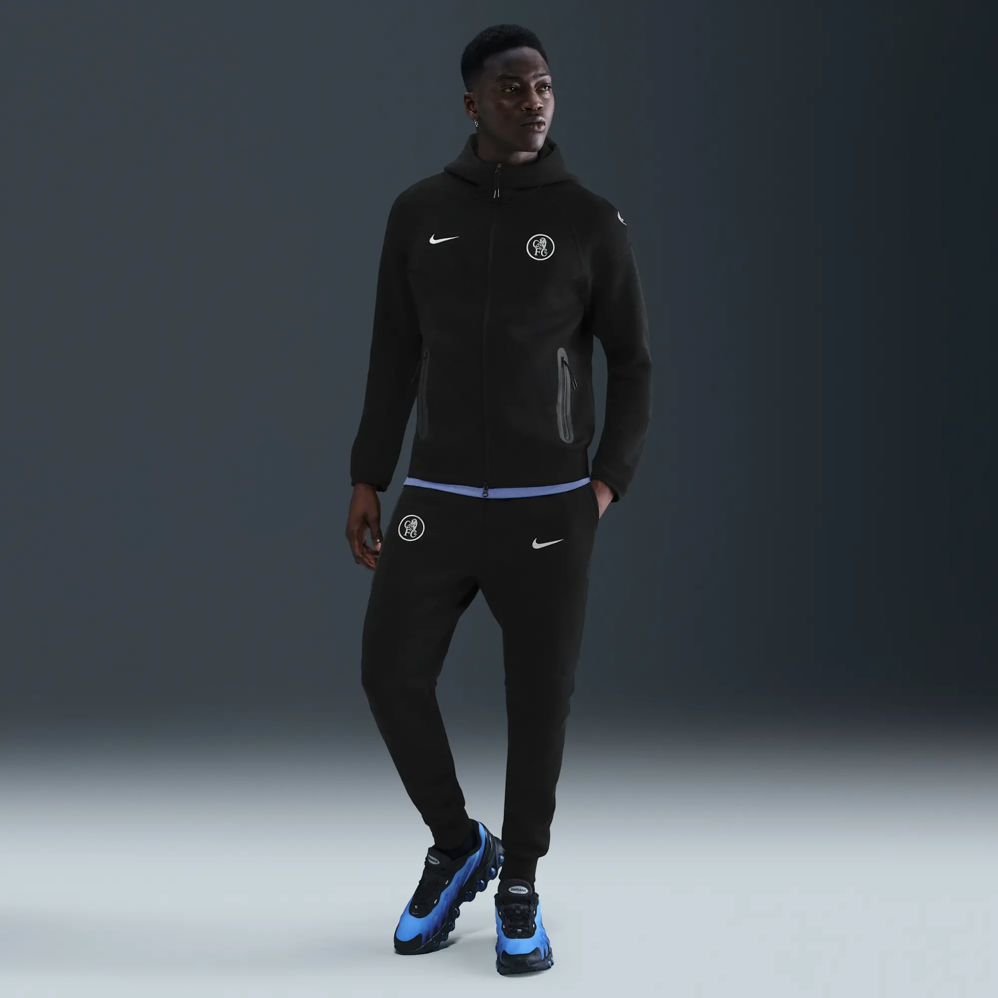 Chelsea F.C. Tech Men's Nike Total 90 Football Fleece Joggers - Black - Cotton/Polyester
