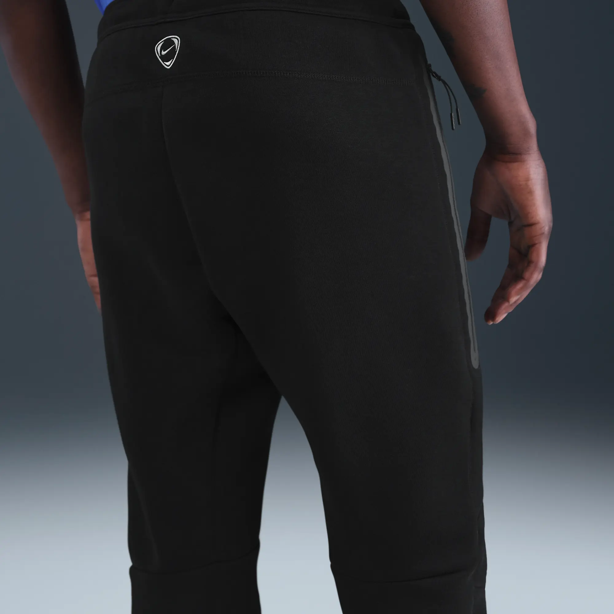 Chelsea F.C. Tech Men's Nike Total 90 Football Fleece Joggers - Black - Cotton/Polyester