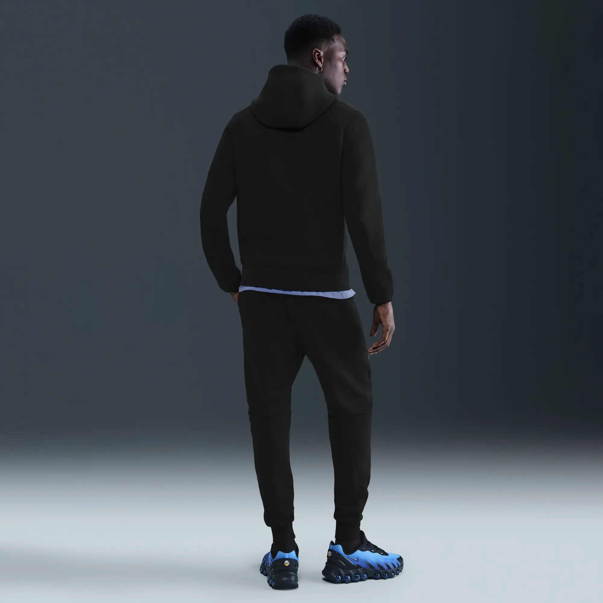 Chelsea F.C. Tech Men's Nike Total 90 Football Fleece Joggers - Black - Cotton/Polyester
