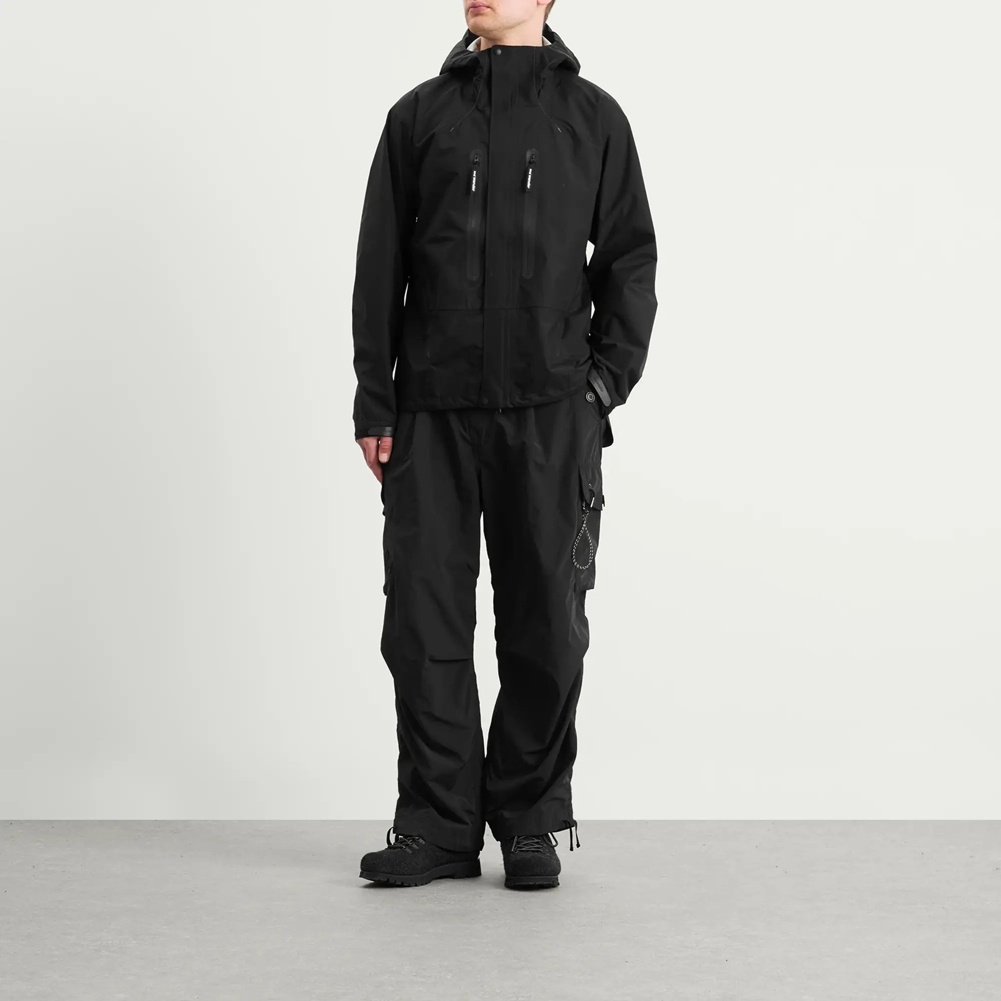 and wander Men's 2.5L Hiker Rain Jacket Black