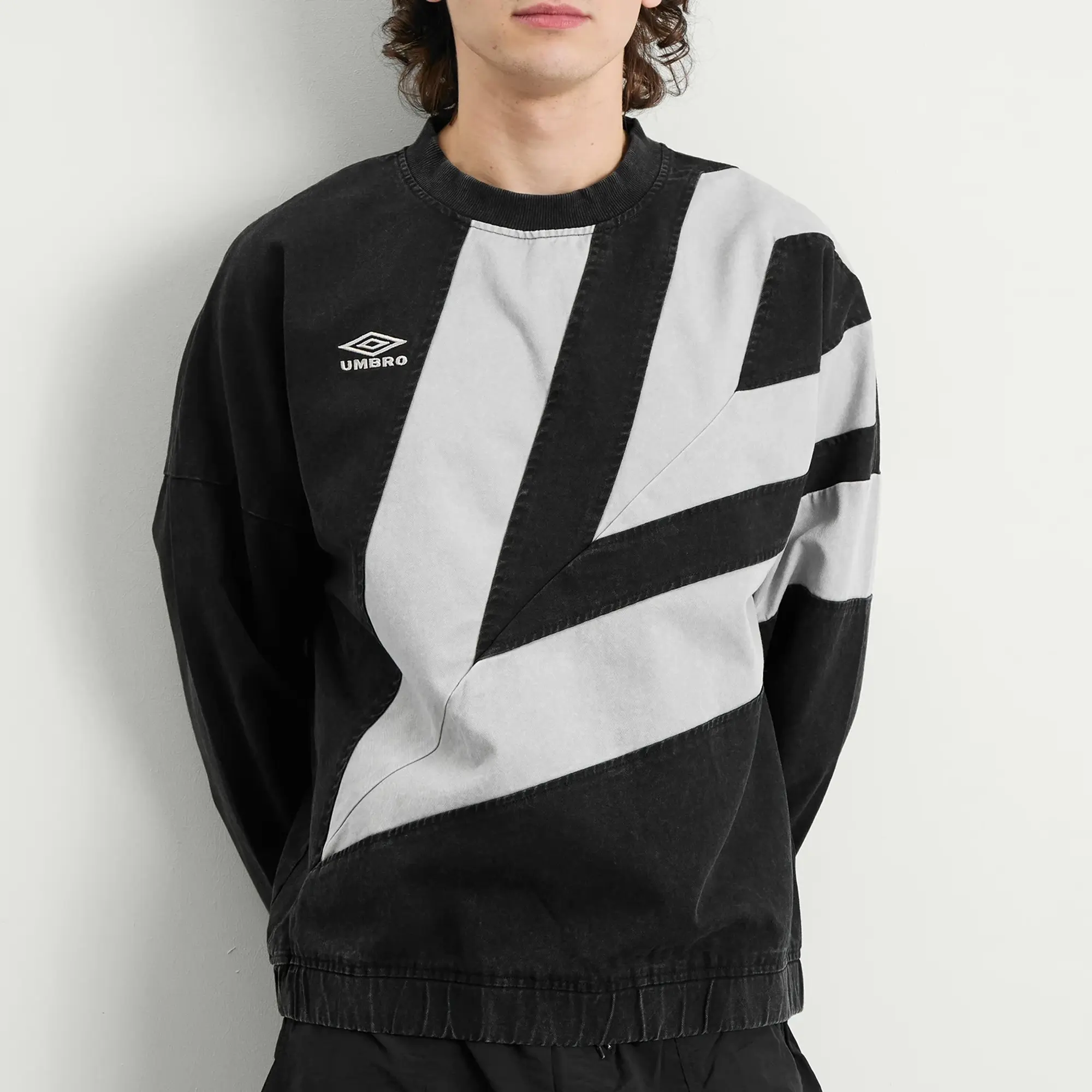 Umbro Men's Washed Diamond Drill Sweat Black/Ultimate Gray