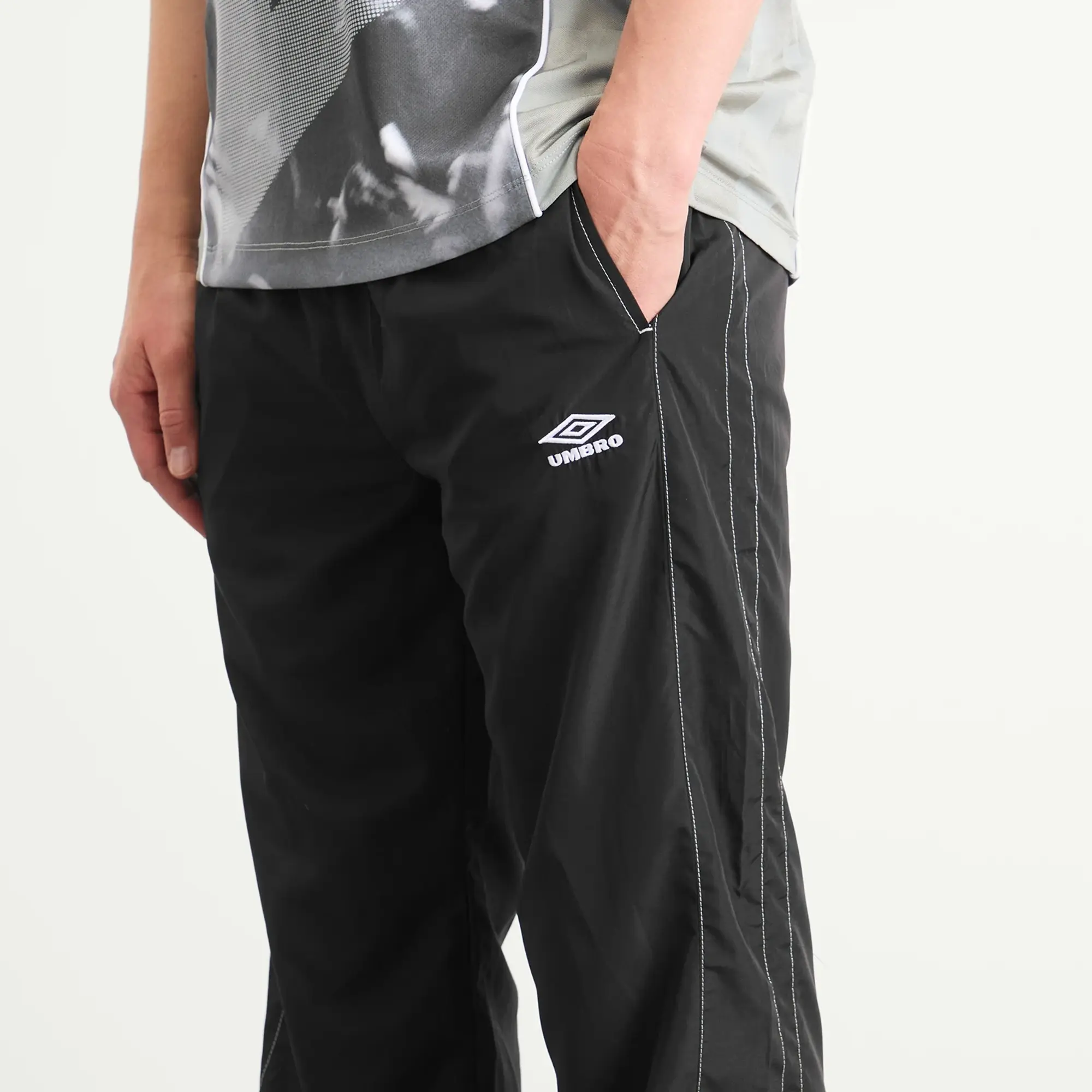Umbro Men's Relaxed Track Pant Black