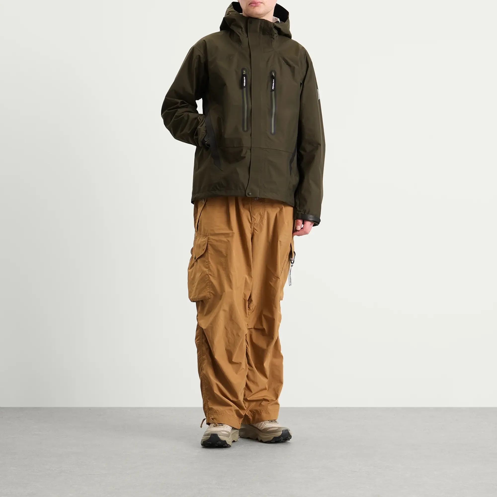 and wander Men's 2.5L Hiker Rain Jacket Dark Khaki