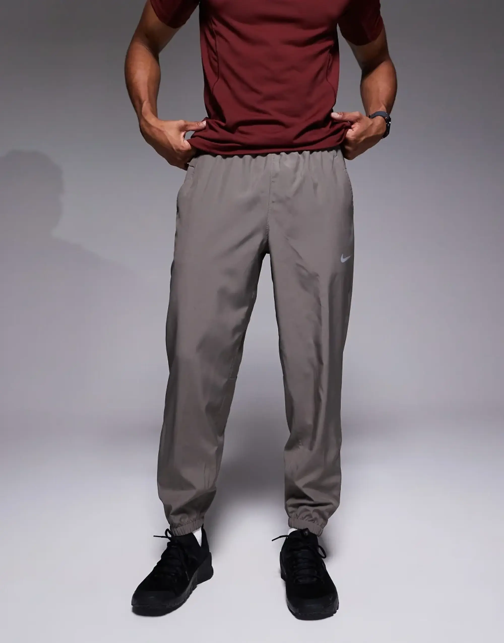 Nike Training Form Dri-Fit Joggers In Grey