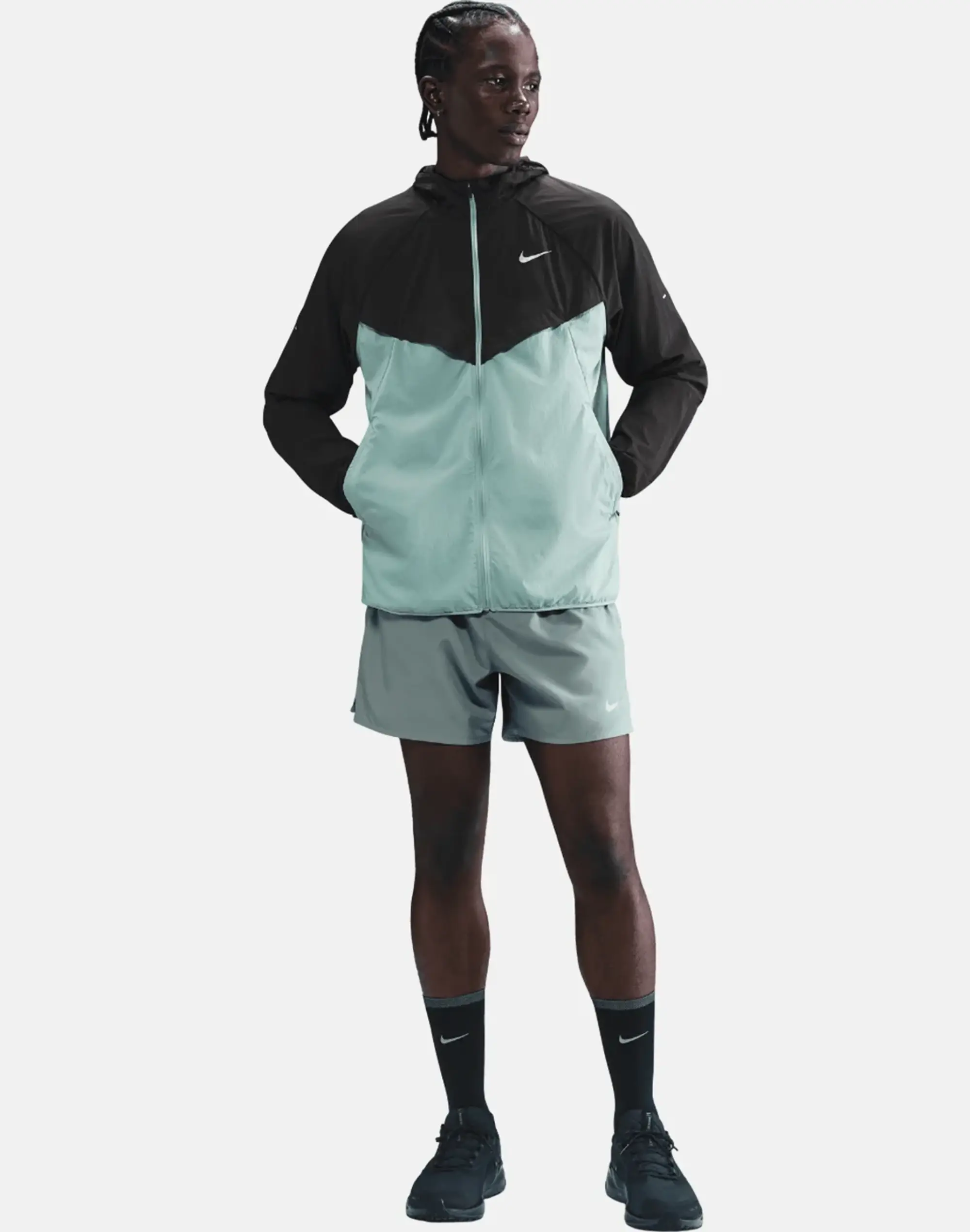 Men's Nike Stride Woven Jacket in Black 