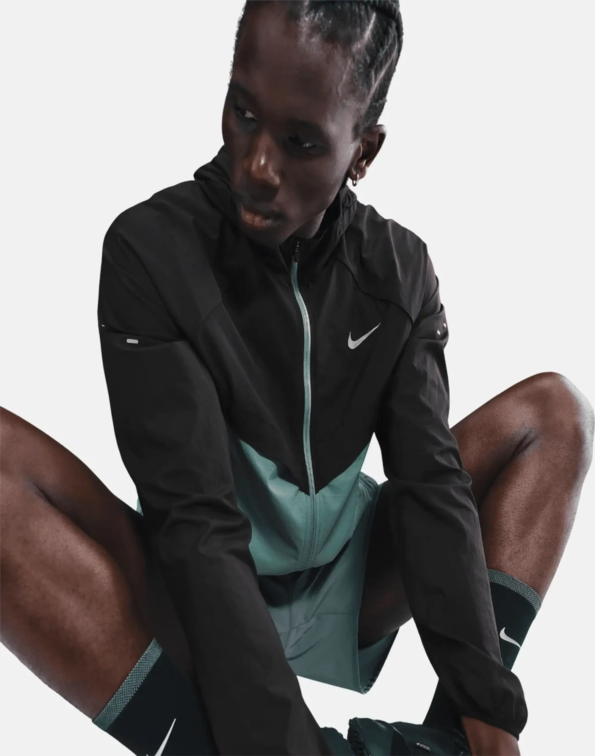 Men's Nike Stride Woven Jacket in Black 