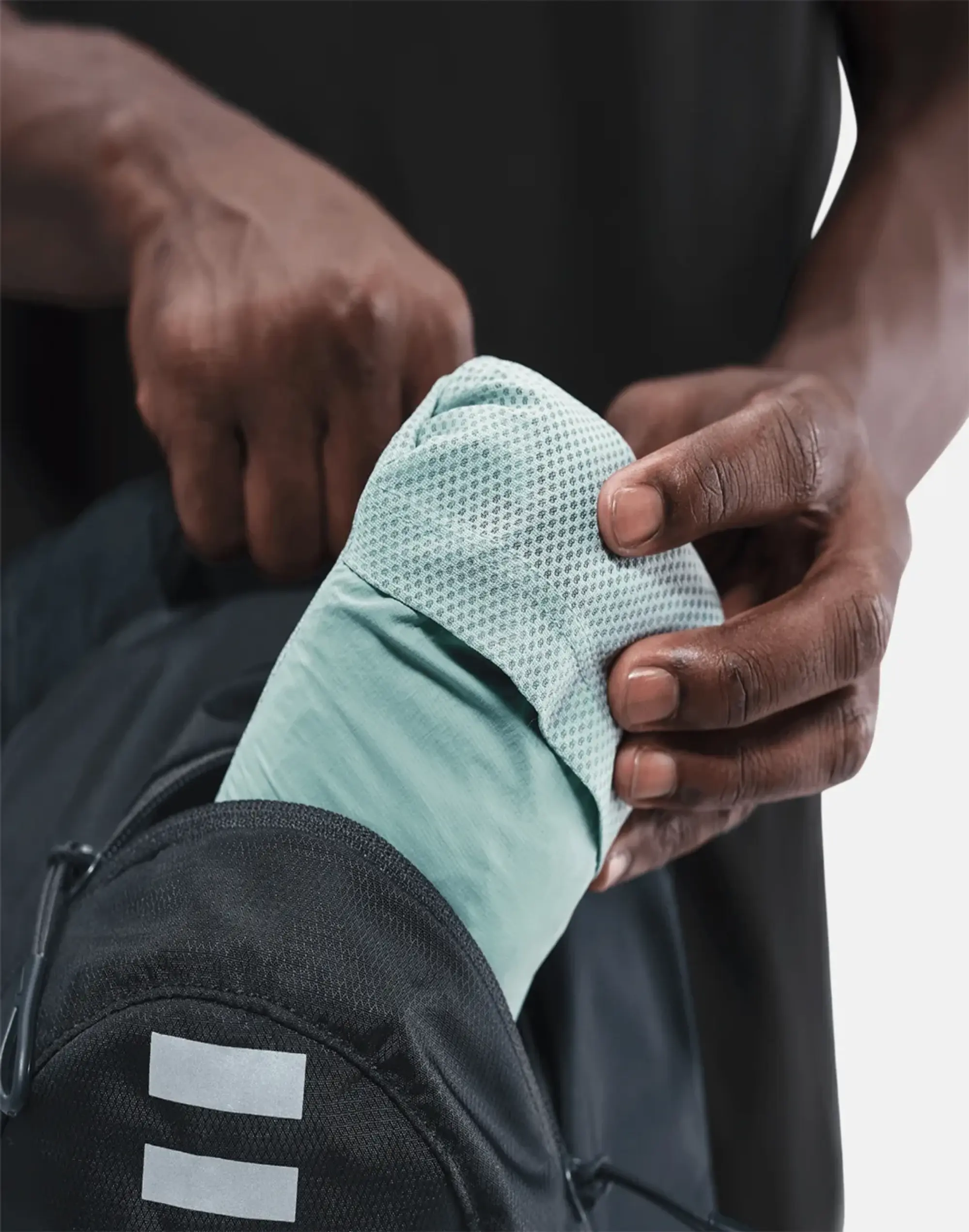 Men's Nike Stride Woven Jacket in Black 