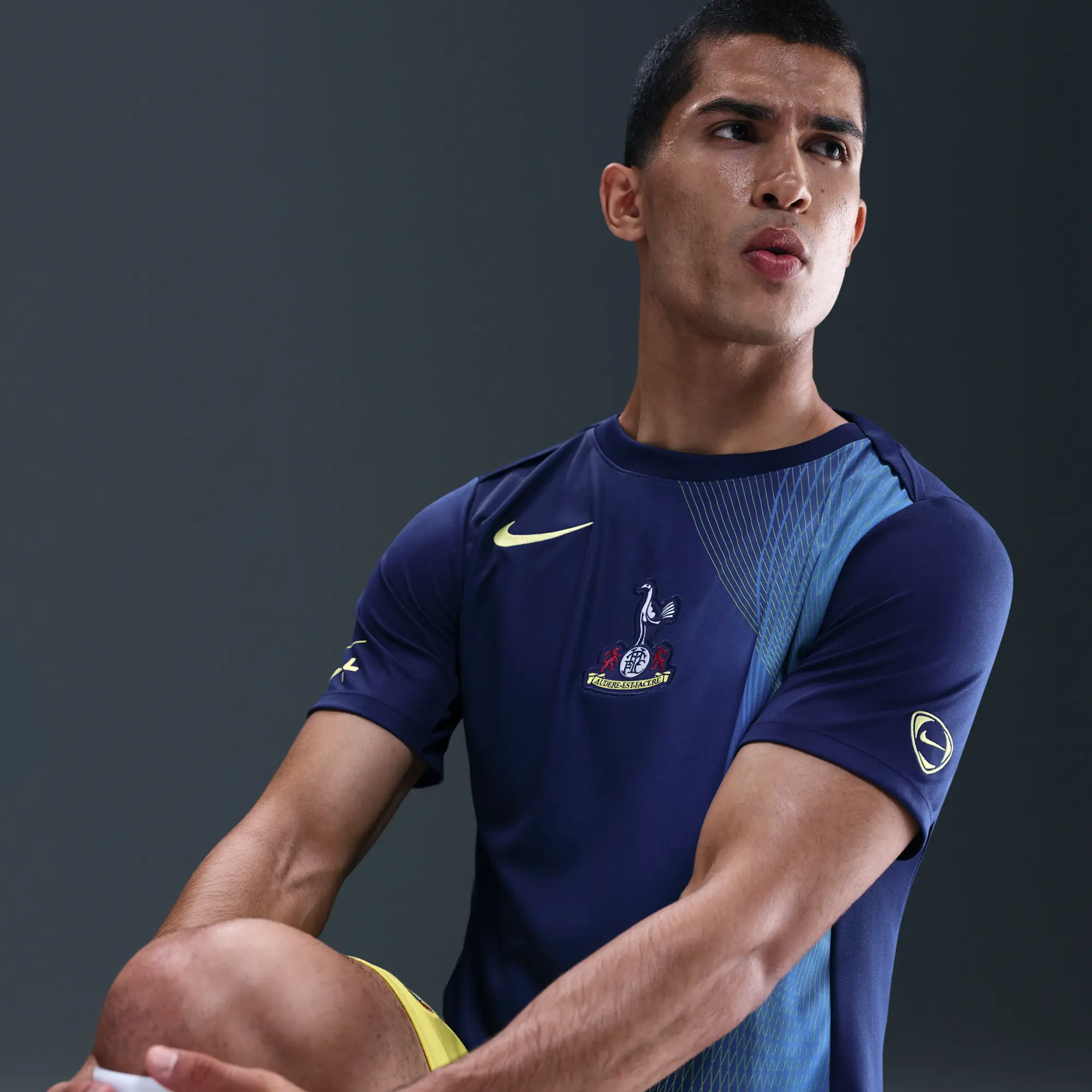 Tottenham Hotspur Academy Pro Third Men's Nike Dri-FIT Total 90 Football Pre-Match Top - Blue - Polyester