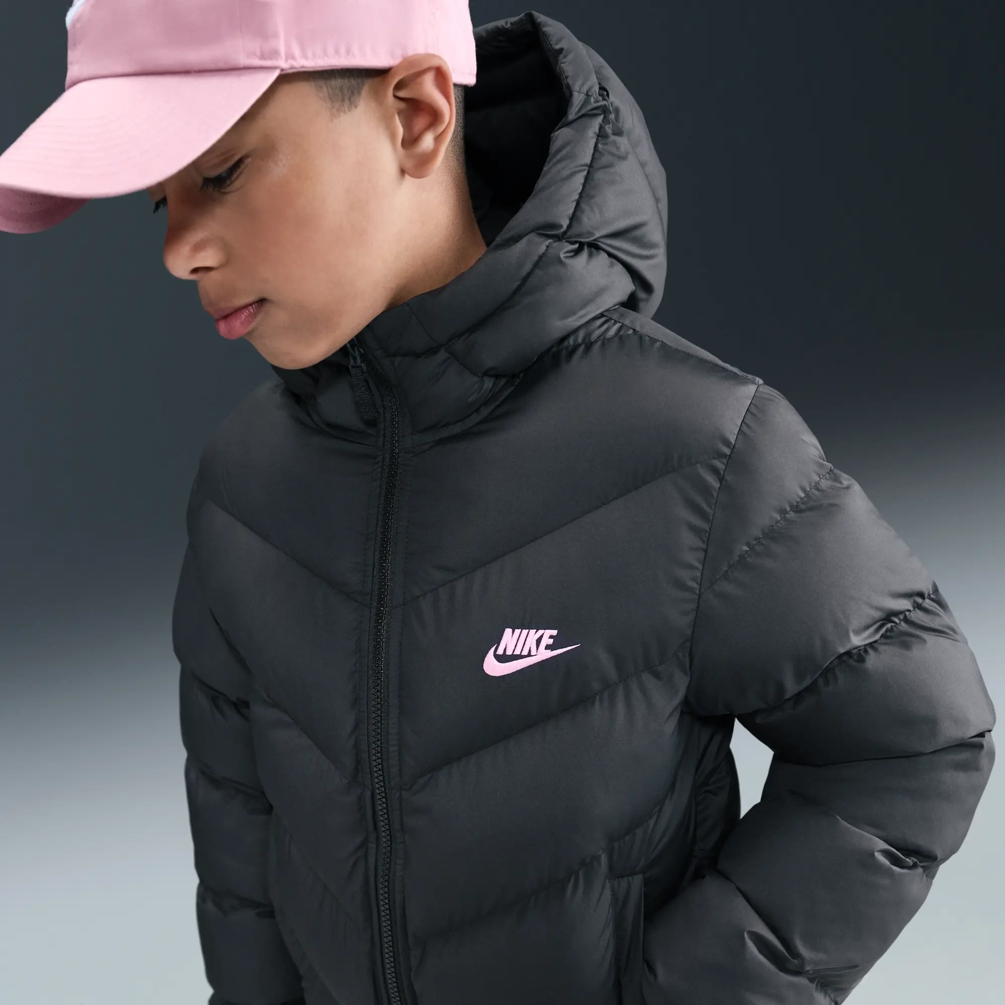 Nike Sportswear All Day Play Older Kids' Therma-FIT Loose-Fit Puffer Jacket - Black - Polyester