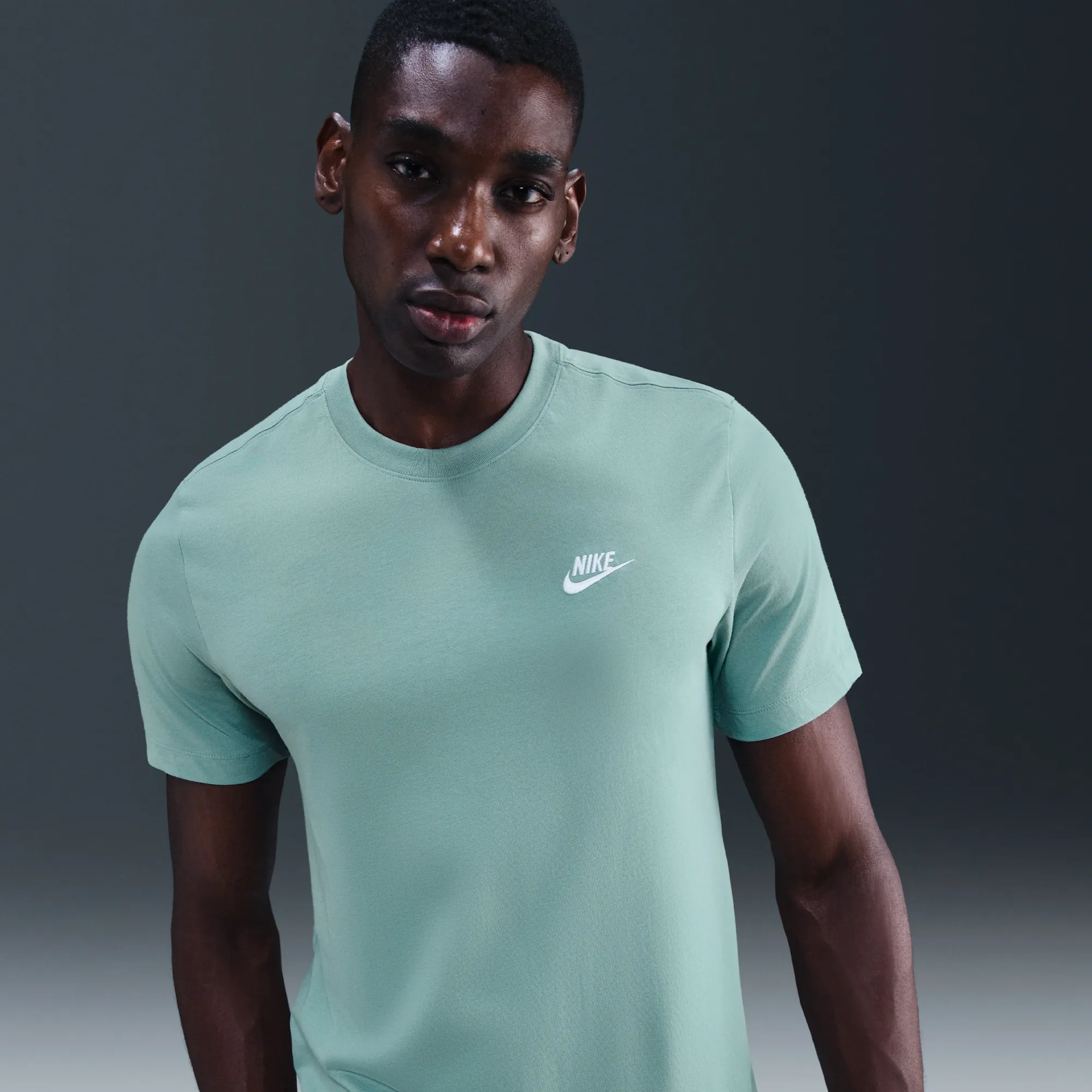 Nike Sportswear Club Men's T-Shirt - Green