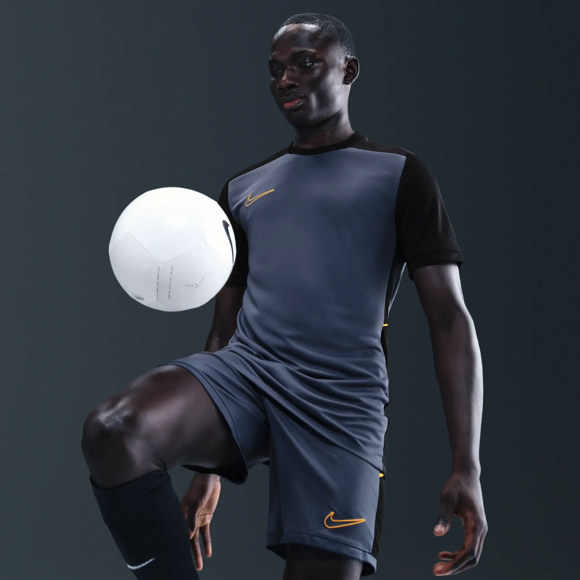 Nike Academy Men's Dri-FIT Short-Sleeve Football Top - Blue - Recycled Polyester