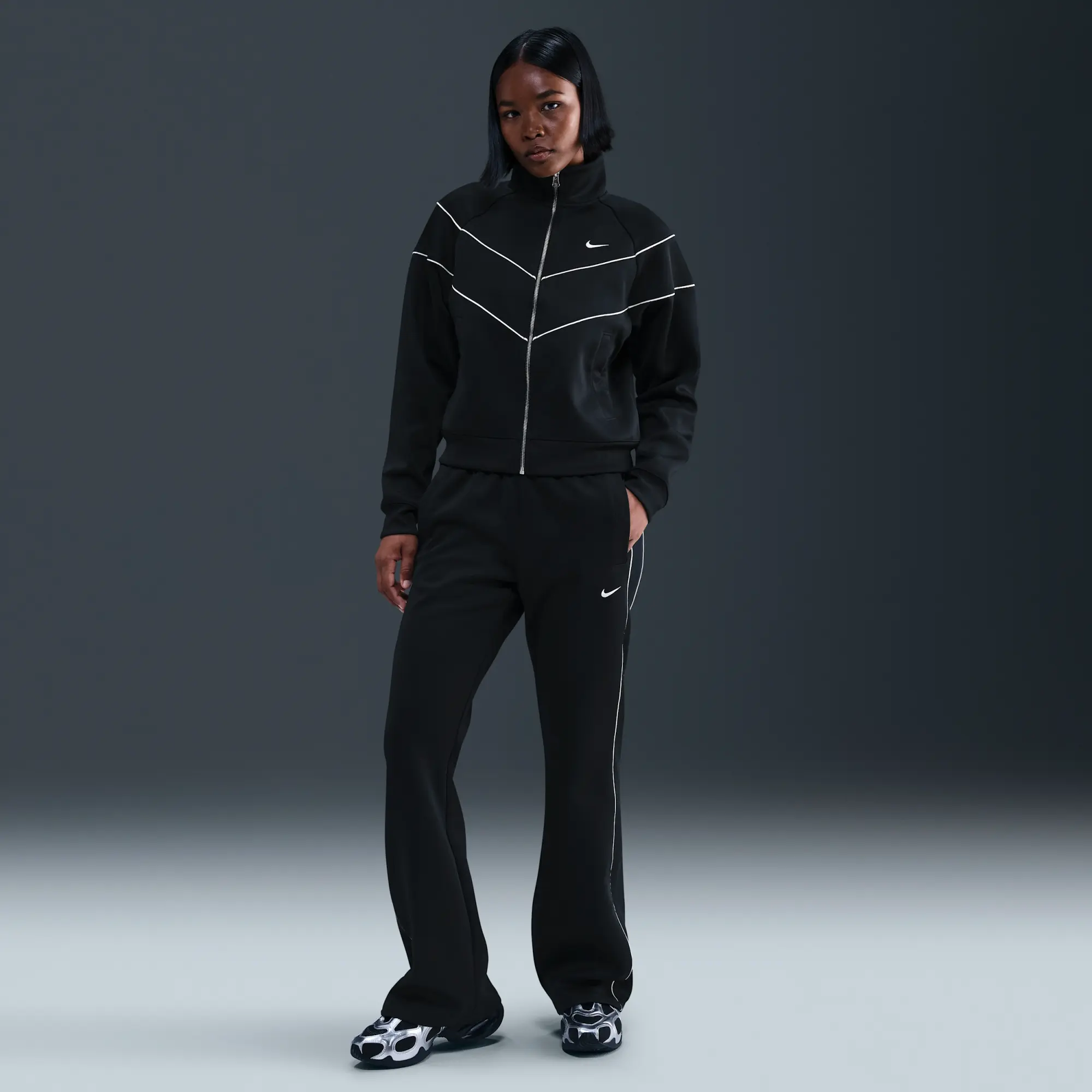 Nike Sportswear Windrunner Women's Mid-Rise Slim Knit Trousers - Black - Recycled Polyester Minimum