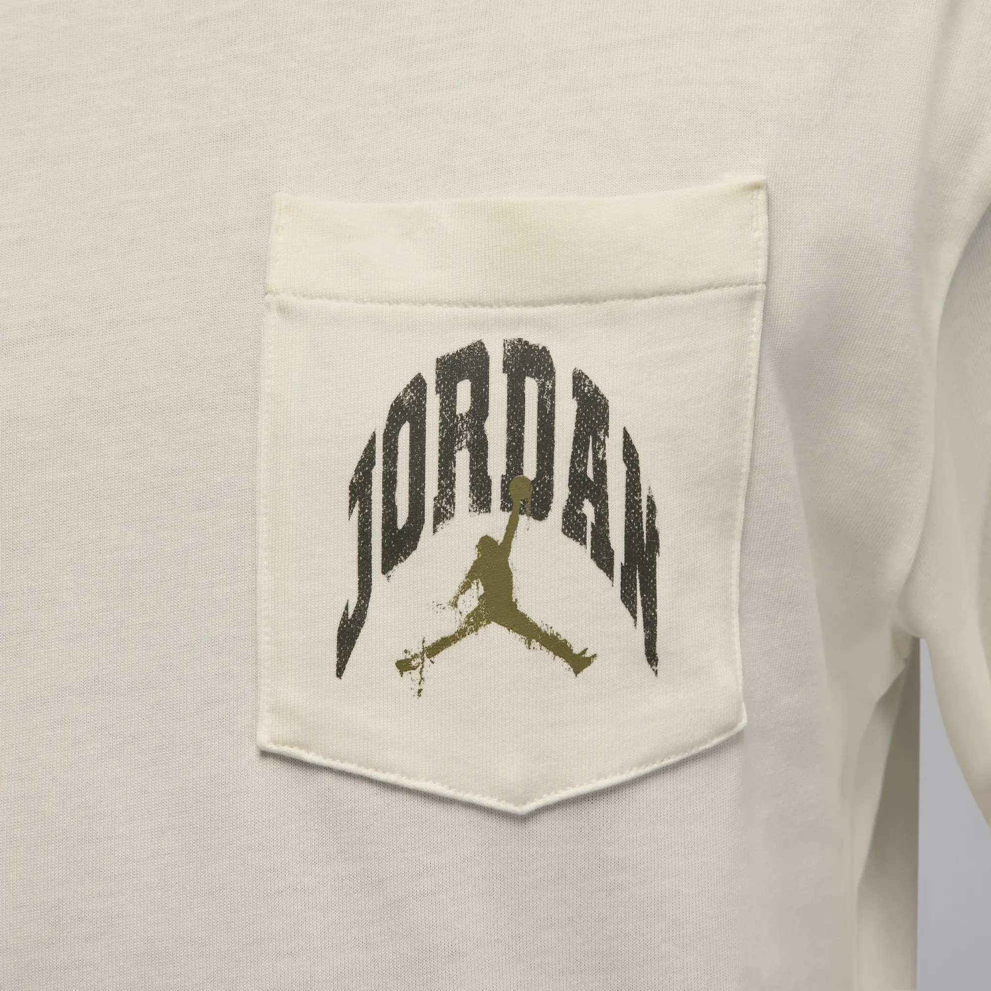 Nike Jordan Brooklyn Men's Realtree Long-Sleeve Pocket Crew Neck - White