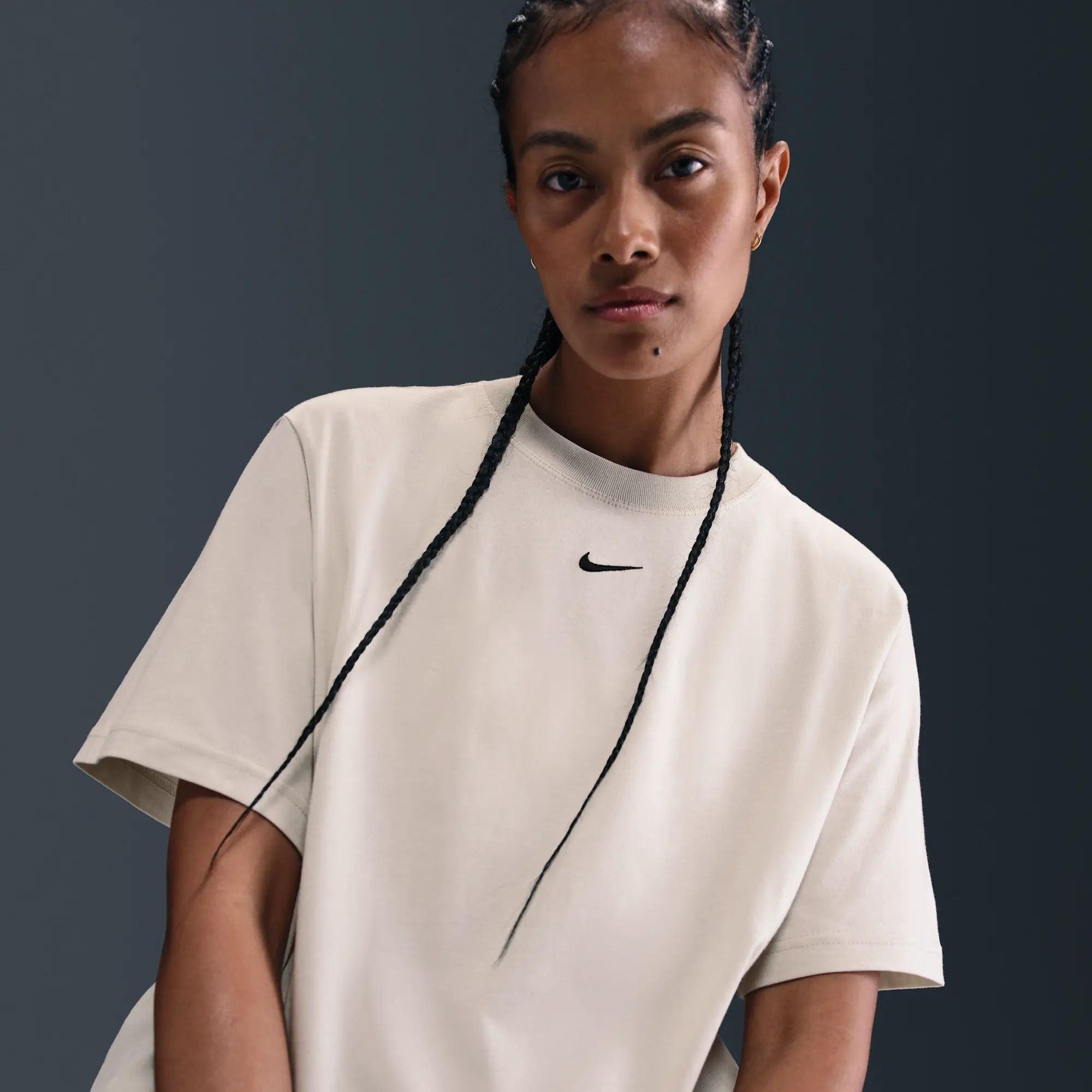 Nike Sportswear Essential Women's T-Shirt - Grey - Organic Cotton Minimum