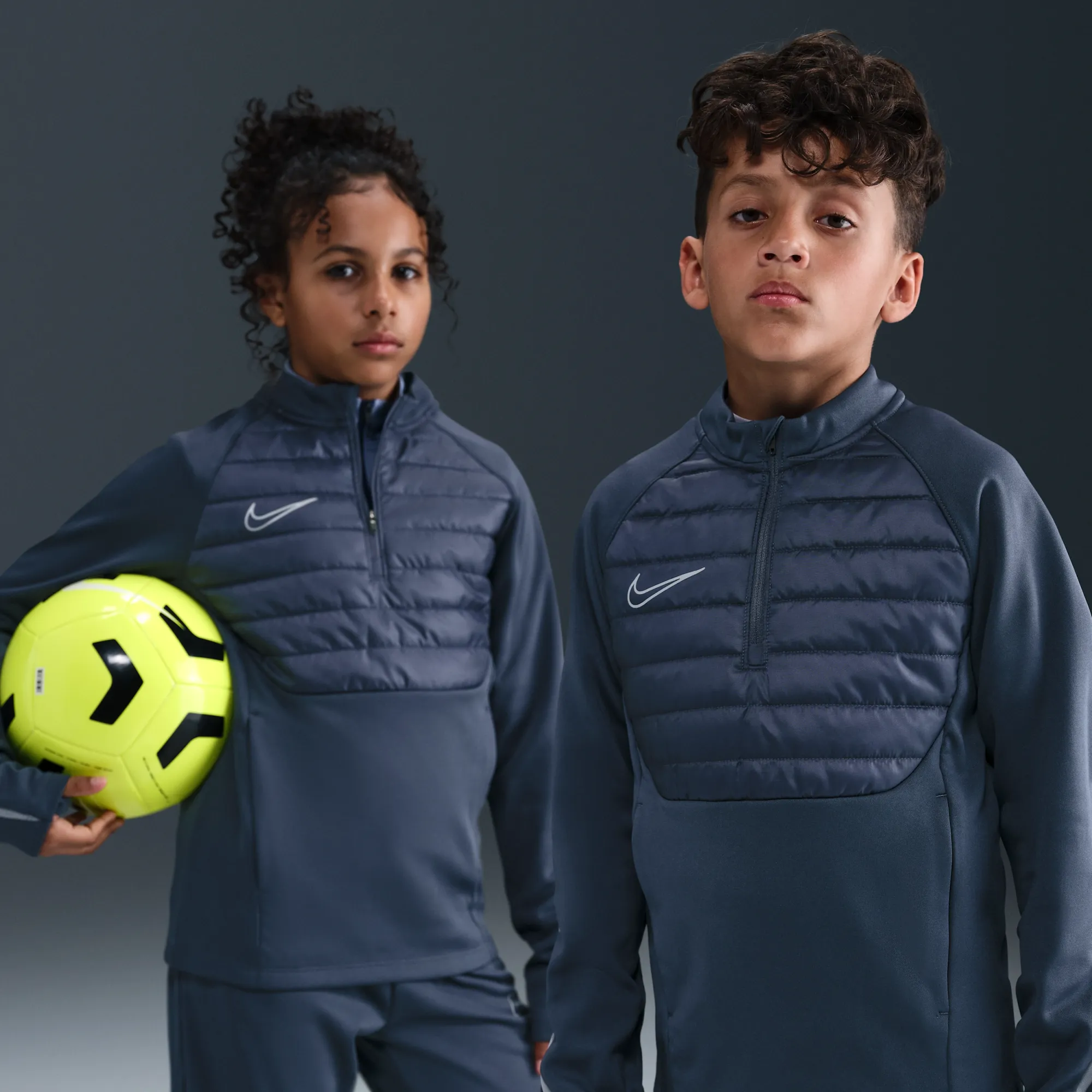 Nike Therma-FIT Academy Older Kids' Football Drill Top - Blue - Recycled Polyester Minimum
