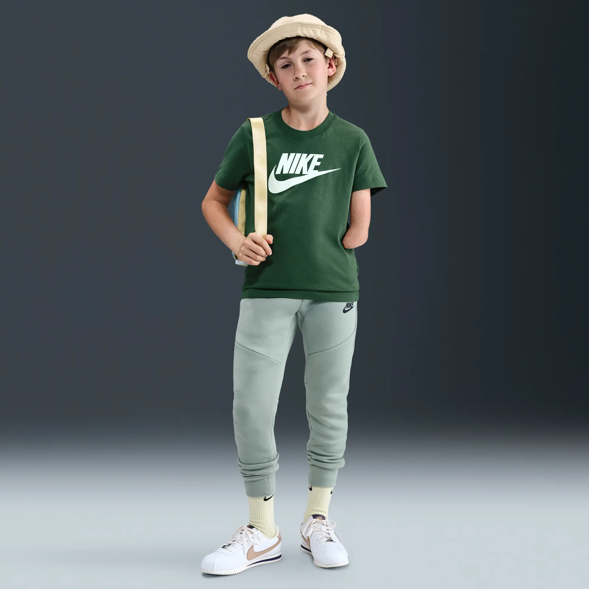 Nike Sportswear Older Kids' T-Shirt - Green