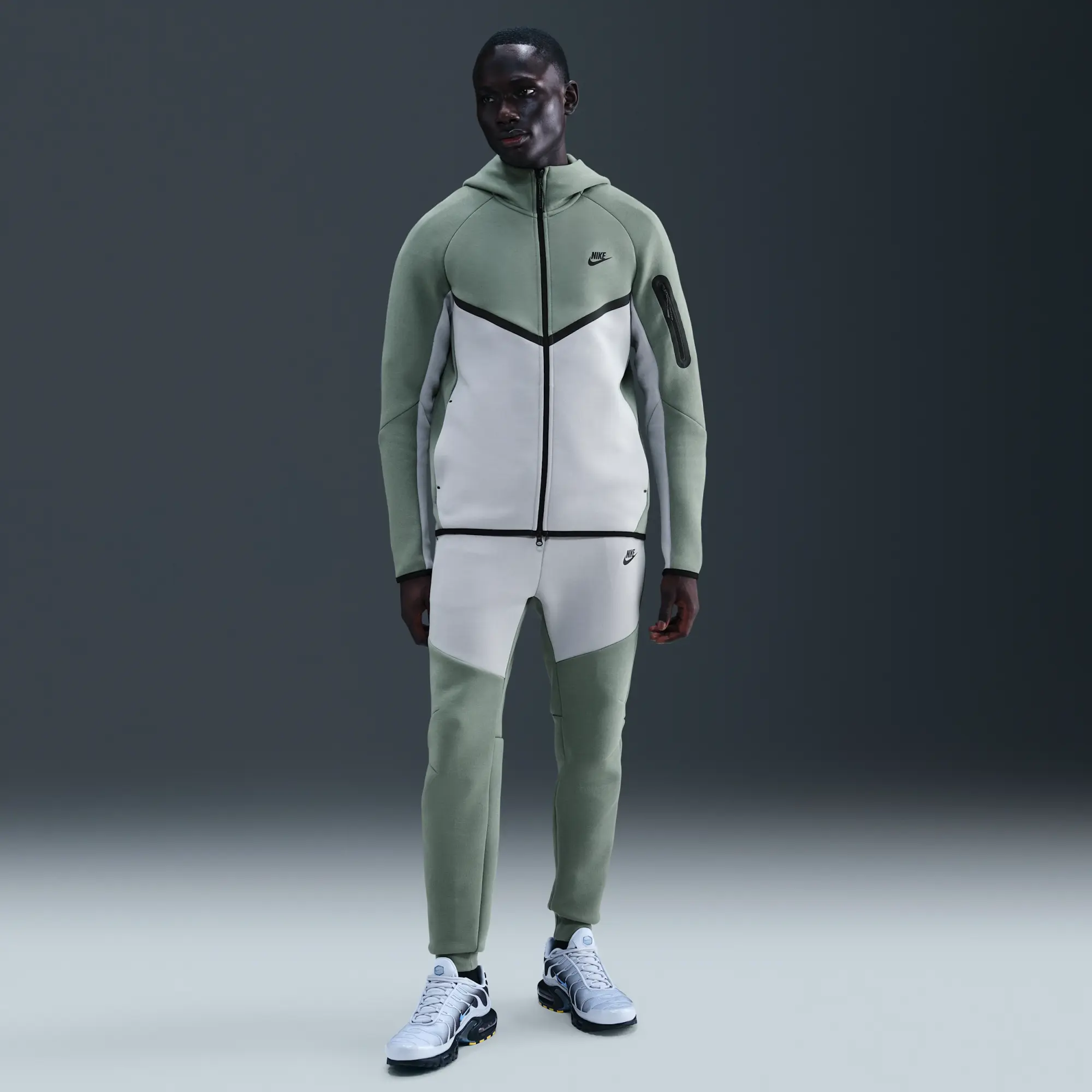 Nike Tech Men's Fleece Joggers - Grey - Synthetics