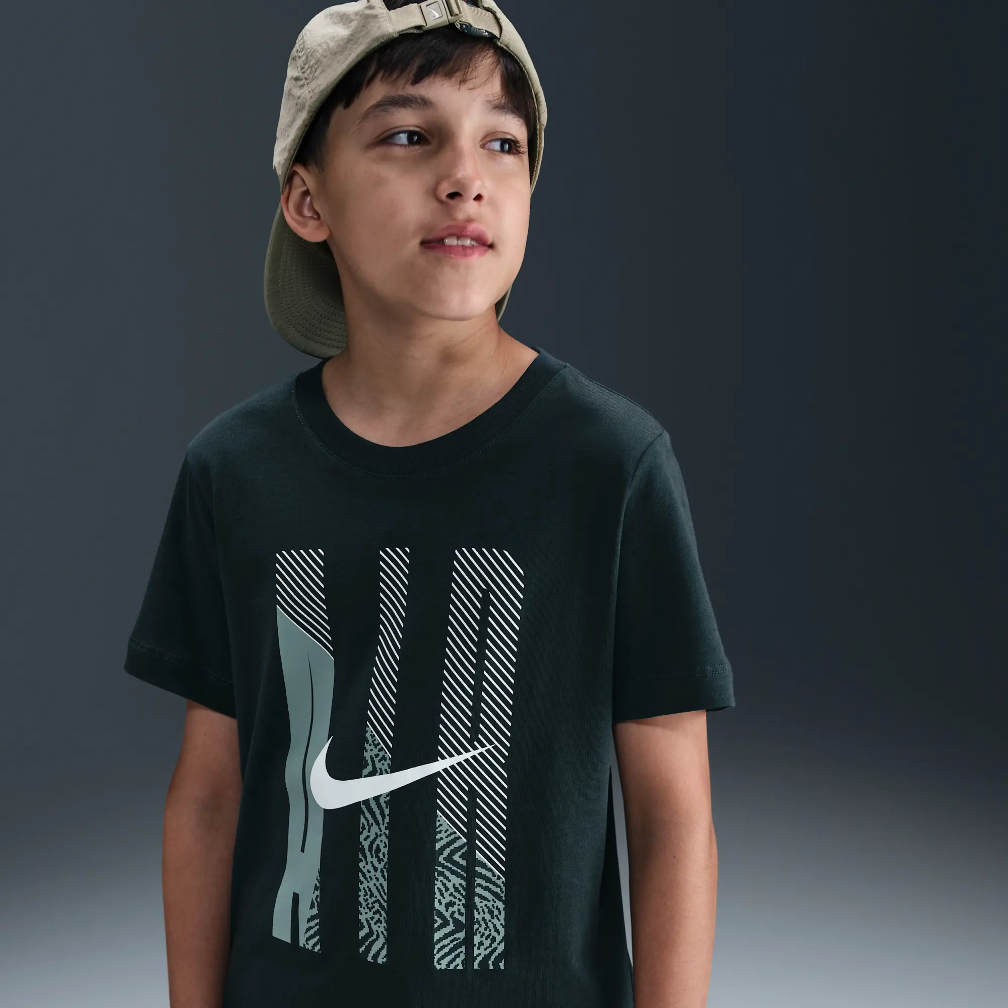 Nike Sportswear Older Kids' T-Shirt - Green