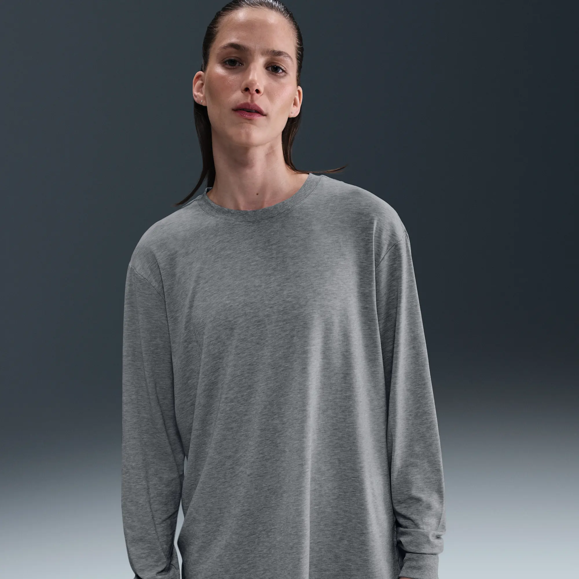 Nike One Relaxed Women's Dri-FIT Long-Sleeve Top - Grey - Sustainable Blends