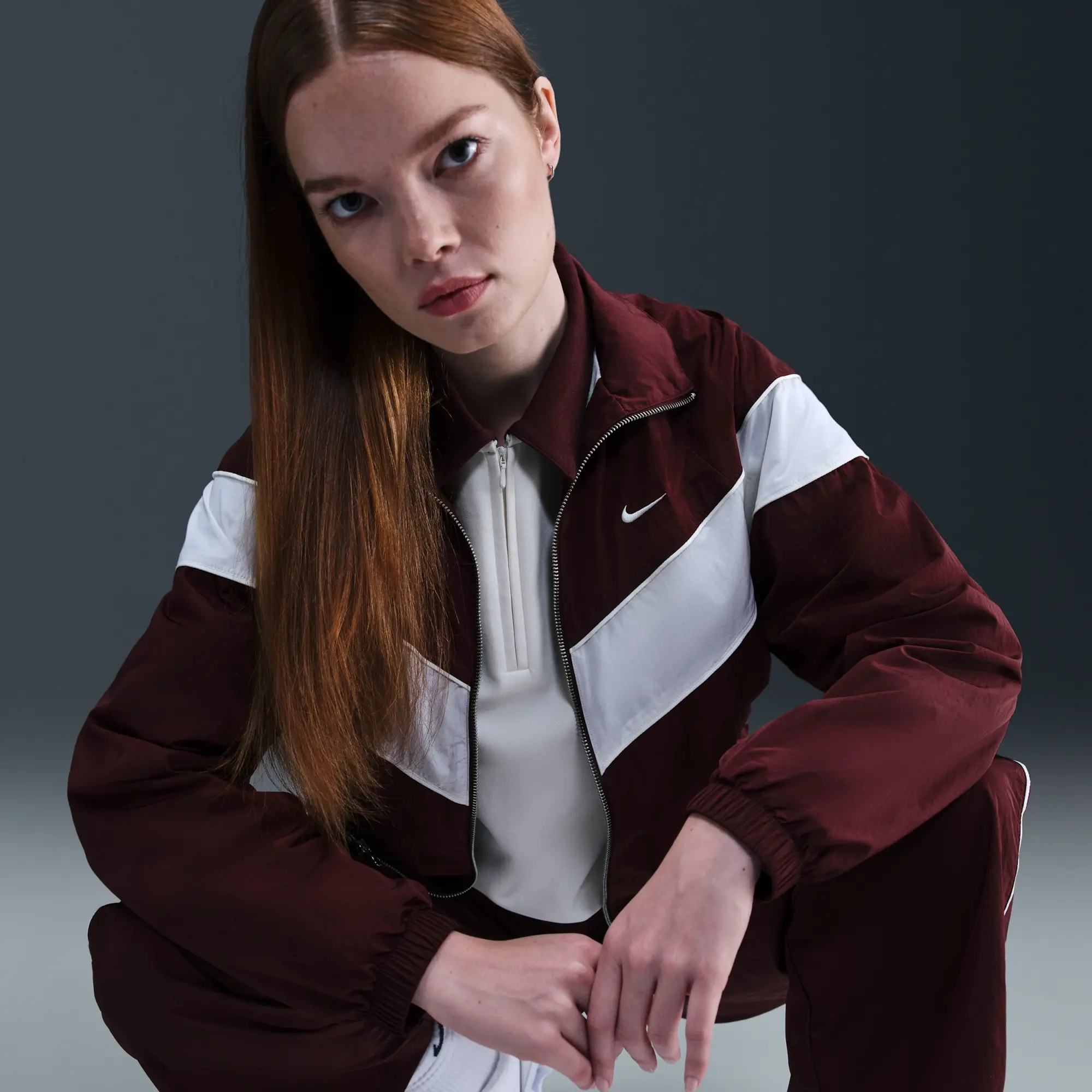 Nike Windrunner Women's Loose UV Woven Full-Zip Jacket - Red - Recycled Fibres Minimum