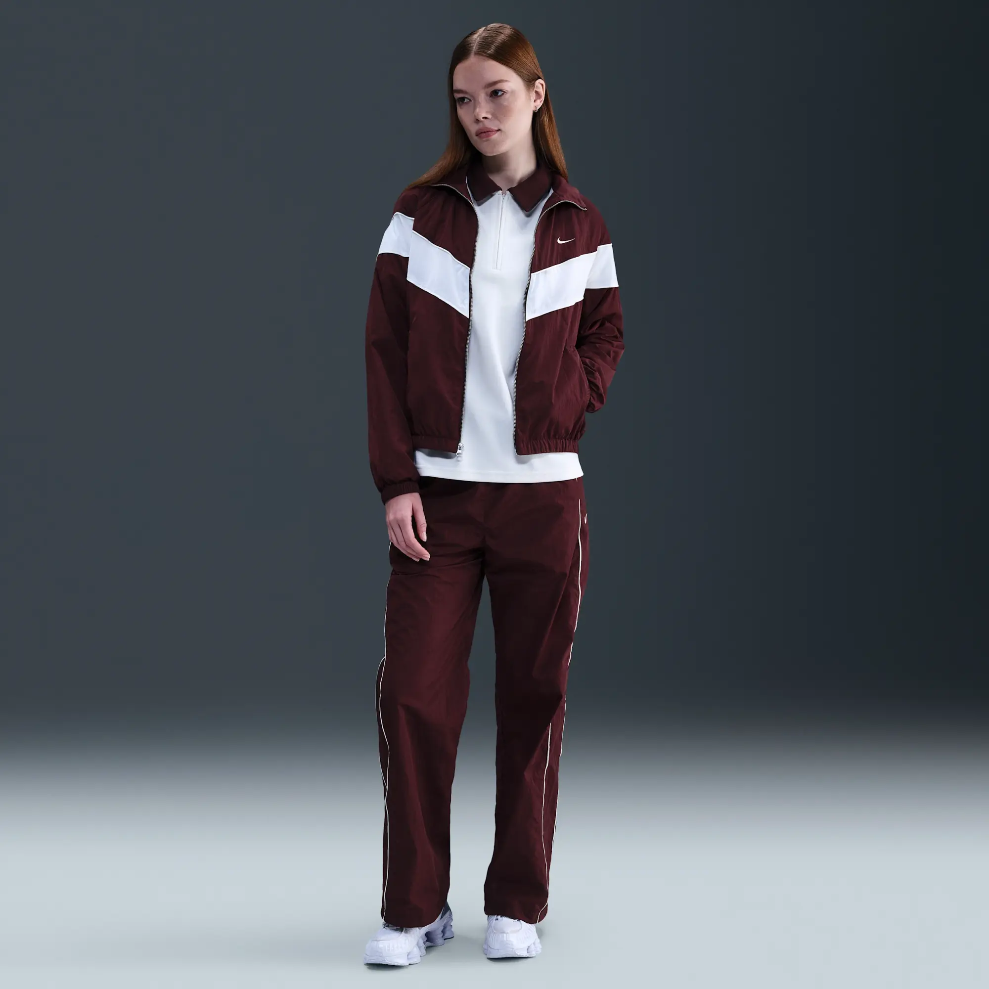 Nike Windrunner Women's Loose UV Woven Full-Zip Jacket - Red - Recycled Fibres Minimum