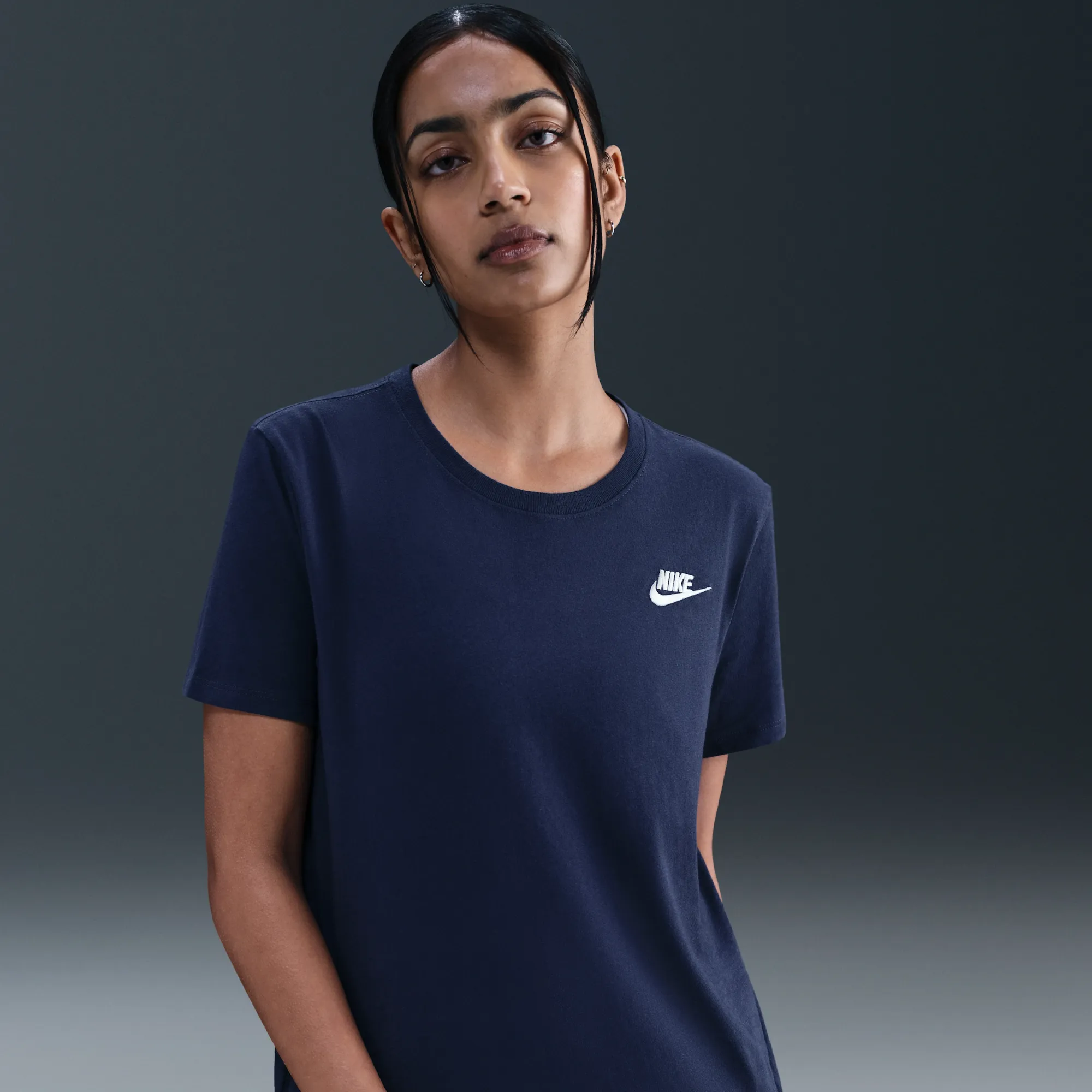 Nike Sportswear Club Essentials Women's T-Shirt - Blue
