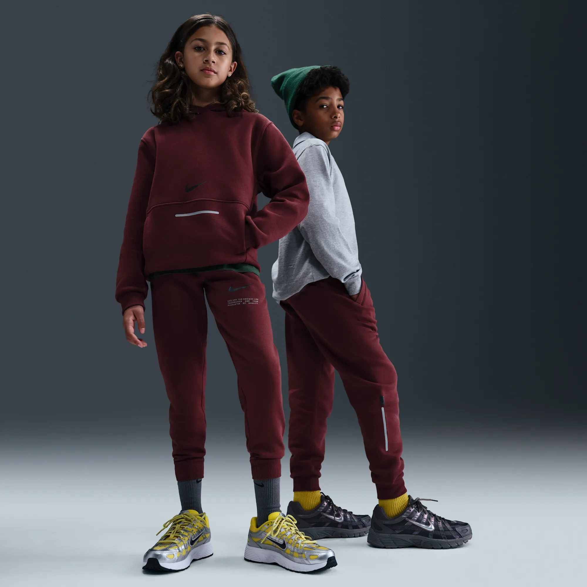 Nike Sportswear Club Fleece Older Kids' Joggers - Red - Fleece