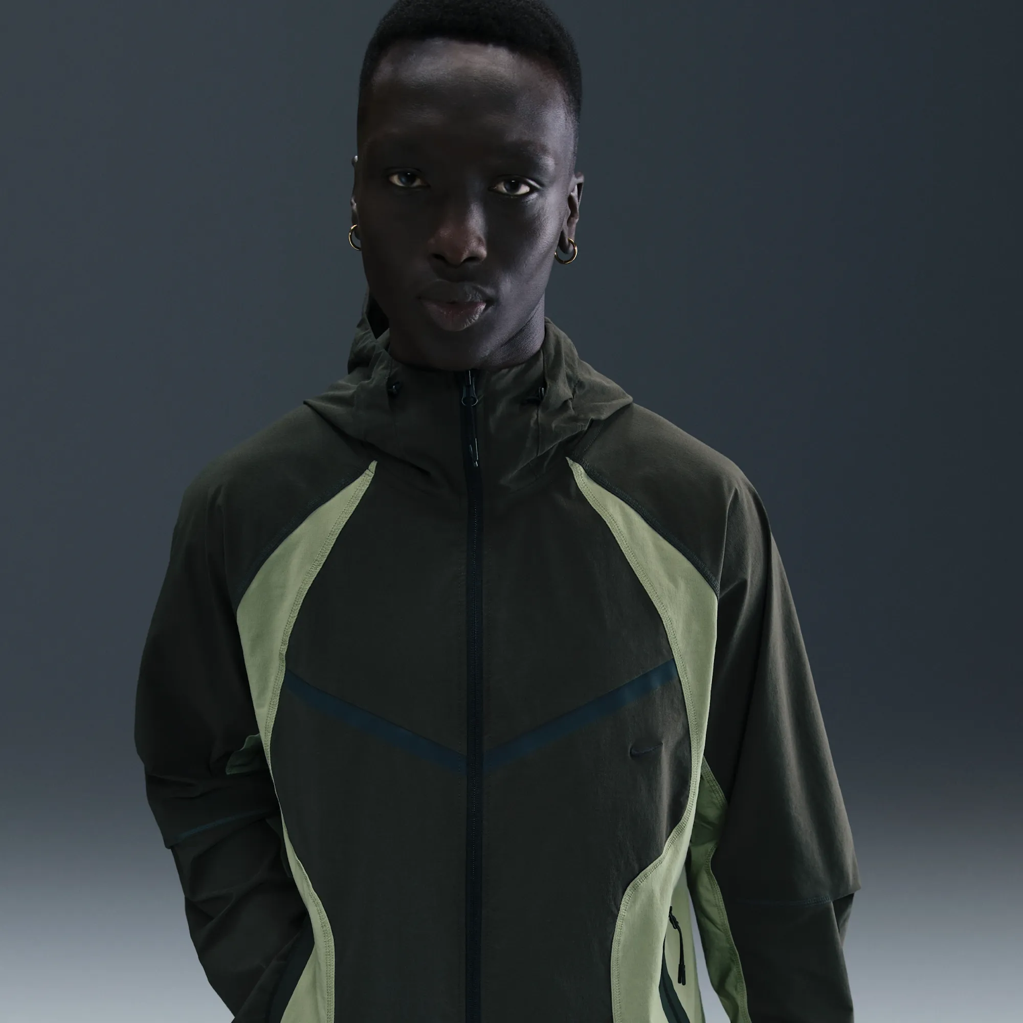 Nike Tech Men's Dri-FIT Woven Colour-Block Windrunner Loose Jacket - Green - Nylon/Elastane